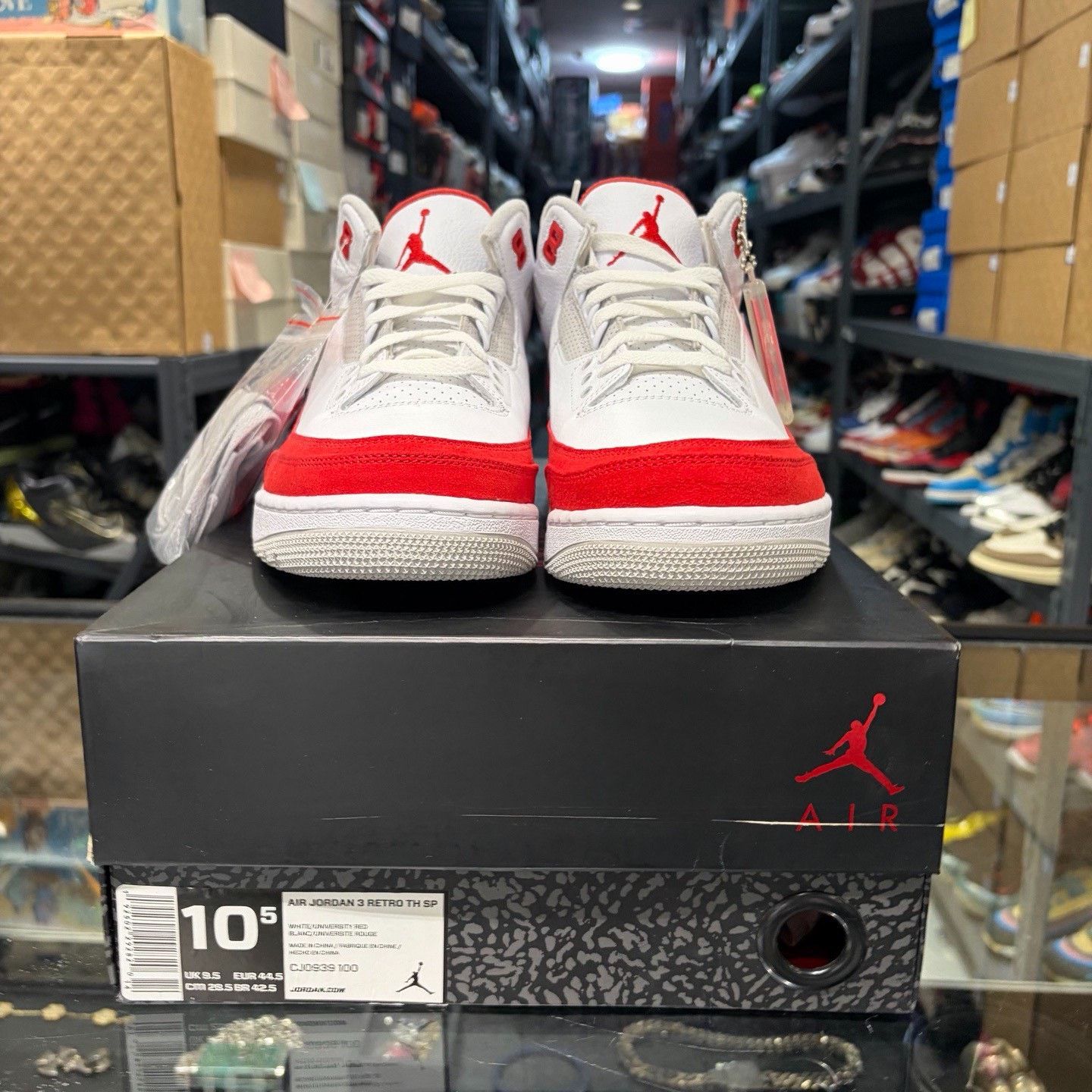 Jordan Brand Air Jordan 3 Tinker OG White Red Size US 11 / EU 44 - 2 Thumbnail