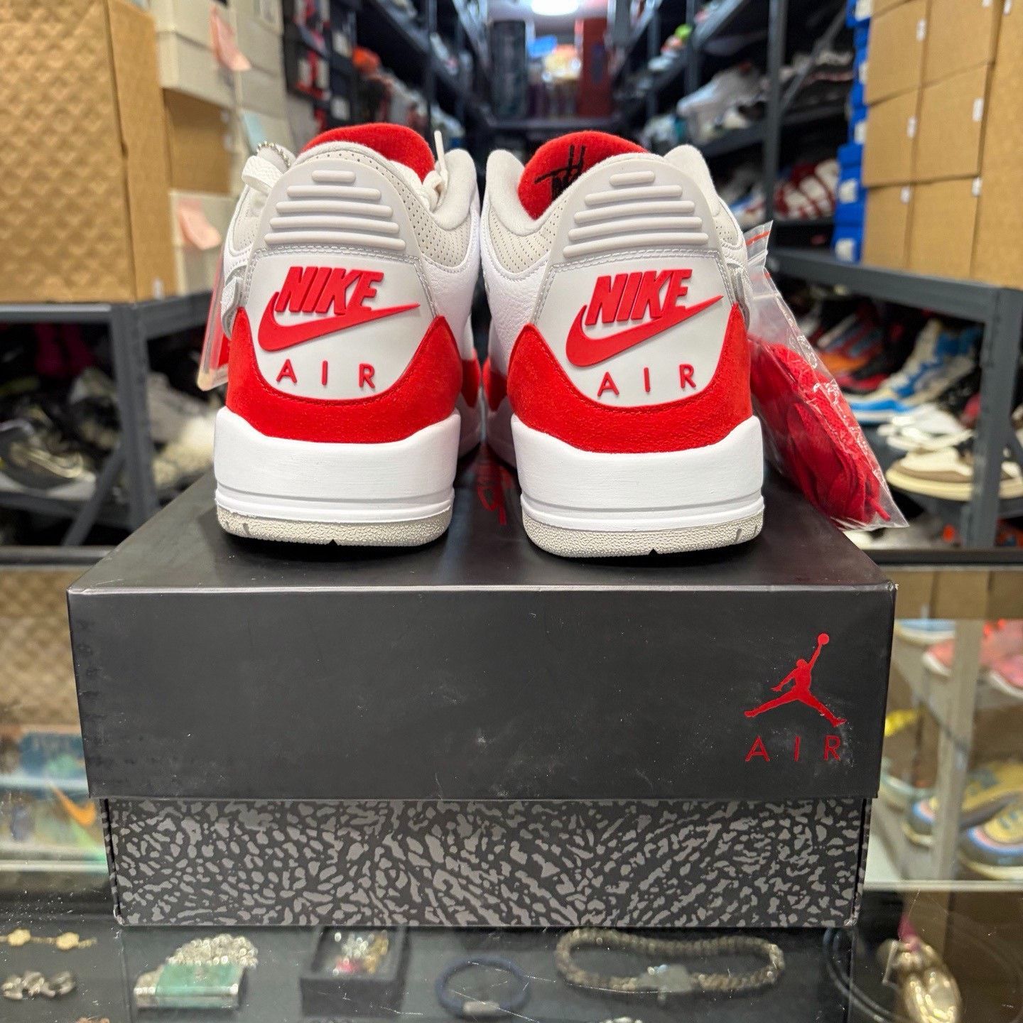 Jordan Brand Air Jordan 3 Tinker OG White Red Size US 11 / EU 44 - 3 Thumbnail