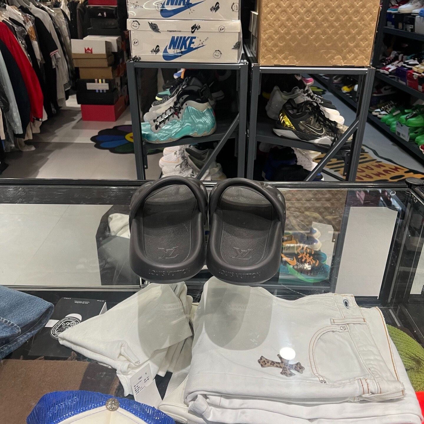 Louis Vuitton Louis Vuitton Waterfront Slides Size US 10 / EU 43 - 3 Thumbnail