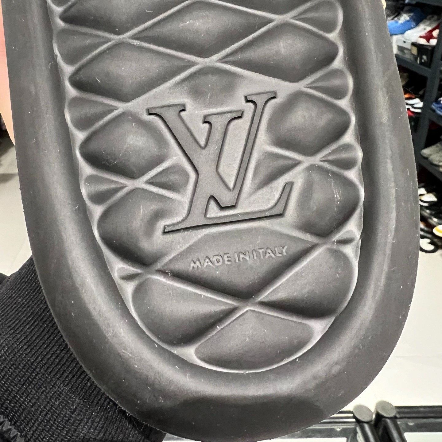 Louis Vuitton Louis Vuitton Waterfront Slides Size US 10 / EU 43 - 5 Thumbnail