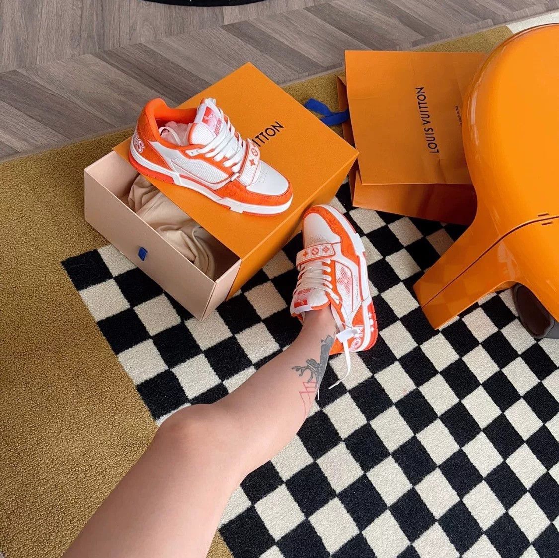Louis Vuitton Louis Vuitton LV Trainer Velcro White Orange Size US 10 / EU 43 - 7 Thumbnail