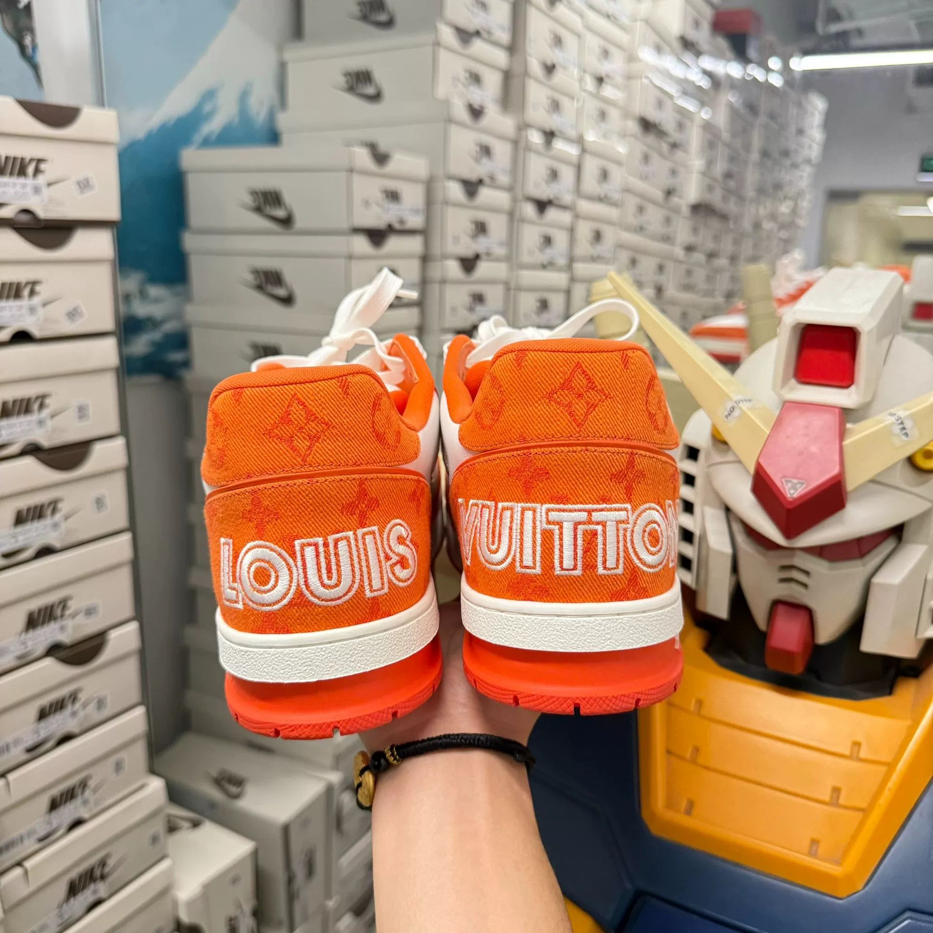Louis Vuitton Louis Vuitton LV Trainer Velcro White Orange Size US 10 / EU 43 - 3 Thumbnail