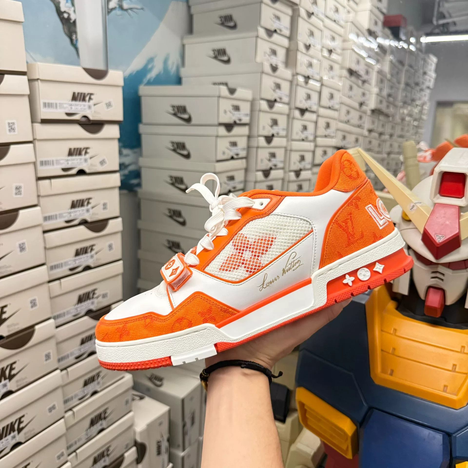 Louis Vuitton Louis Vuitton LV Trainer Velcro White Orange Size US 10 / EU 43 - 2 Thumbnail