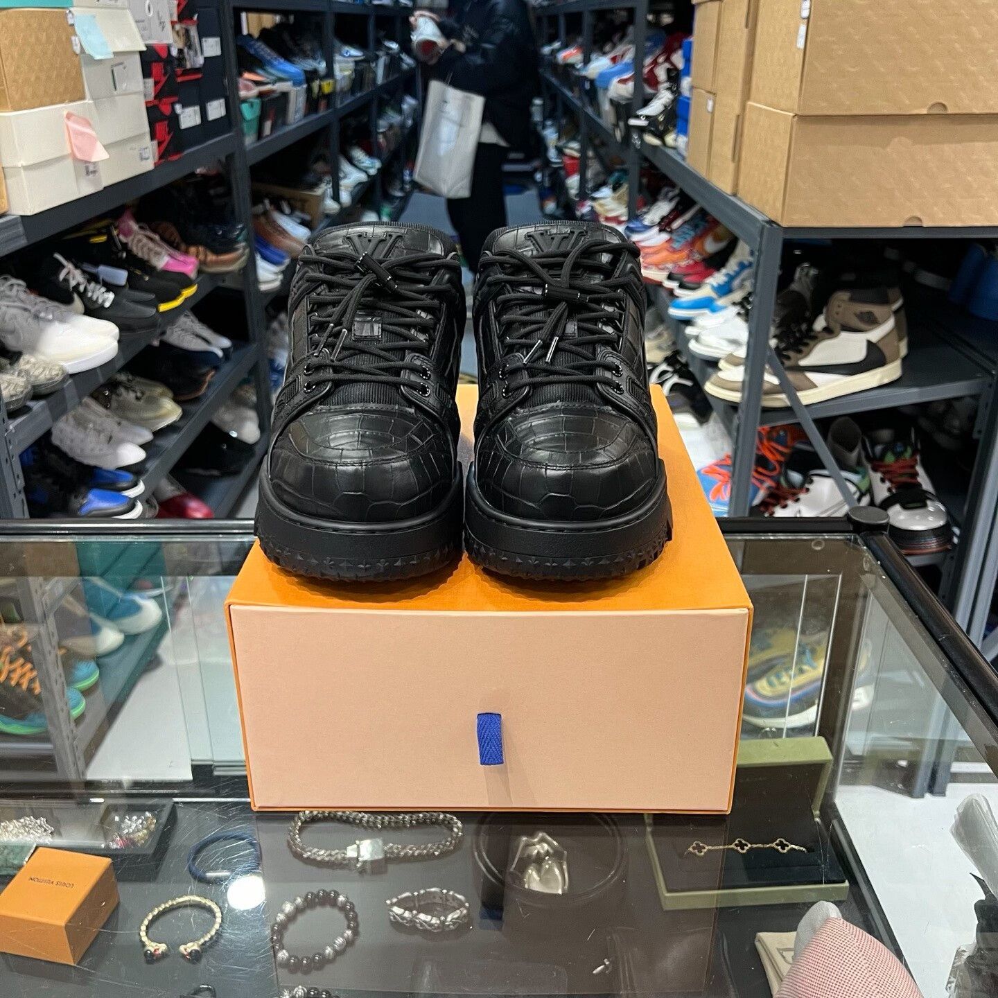 Louis Vuitton Louis Vuitton Trainer Maxi Size US 8 / EU 41 - 2 Thumbnail