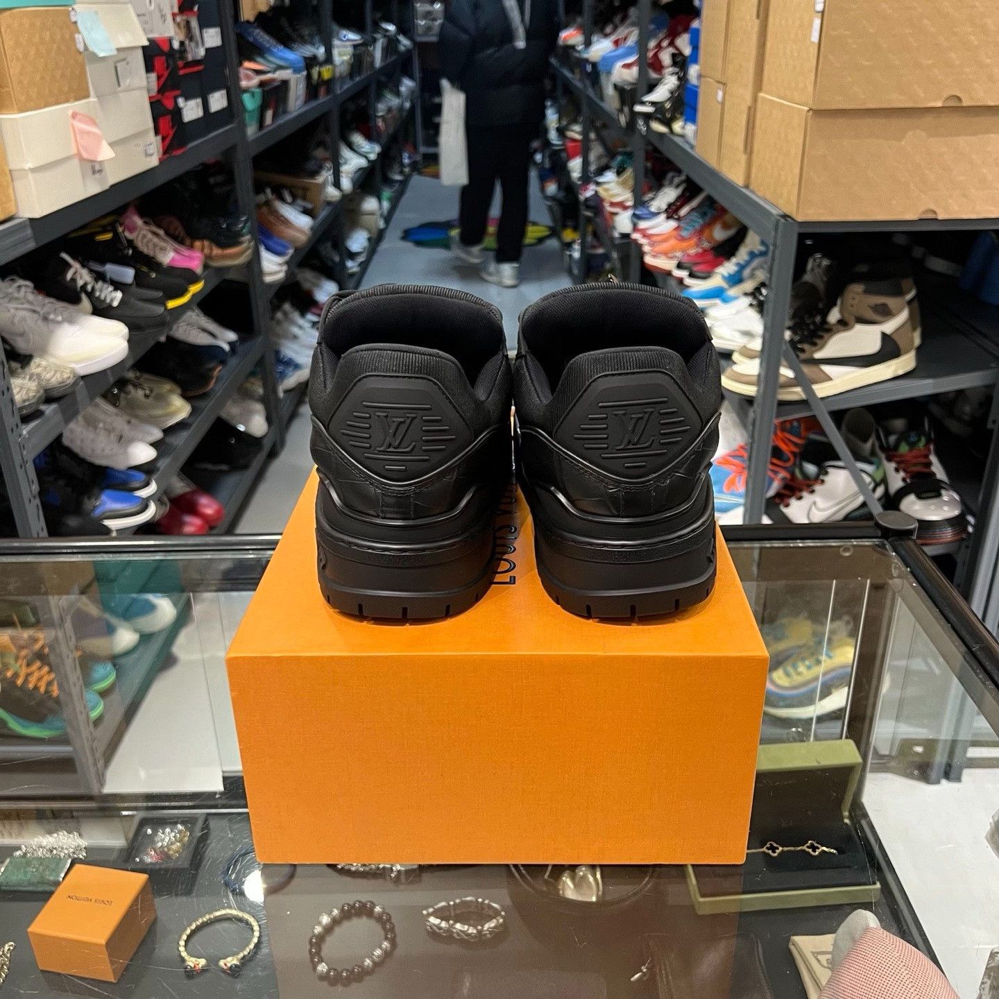 Louis Vuitton Louis Vuitton Trainer Maxi Size US 8 / EU 41 - 3 Thumbnail