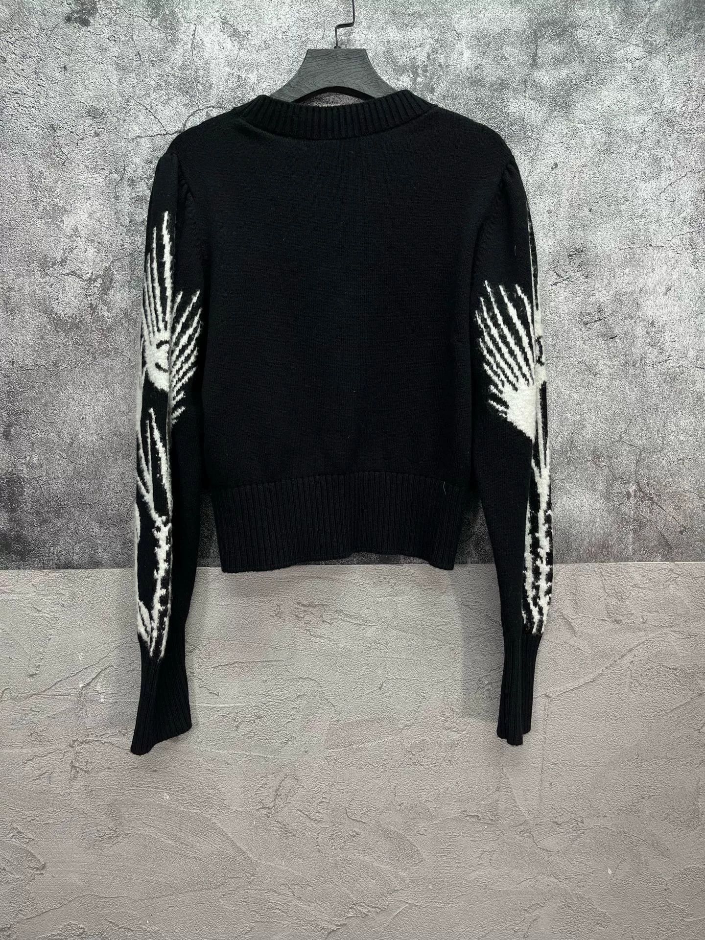 Chanel CHANEL Castle Series Cashmere Sweater Size XS / US 0-2 / IT 36-38 - 2 Thumbnail