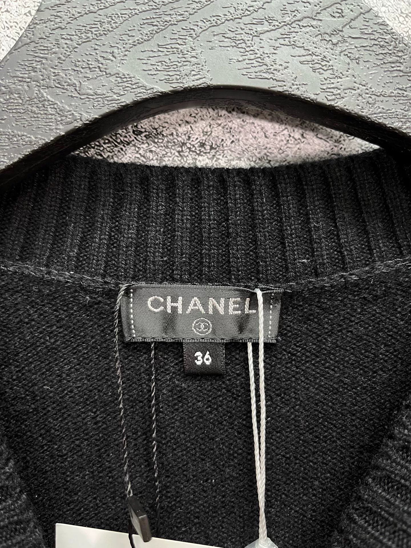 Chanel CHANEL Castle Series Cashmere Sweater Size XS / US 0-2 / IT 36-38 - 4 Thumbnail