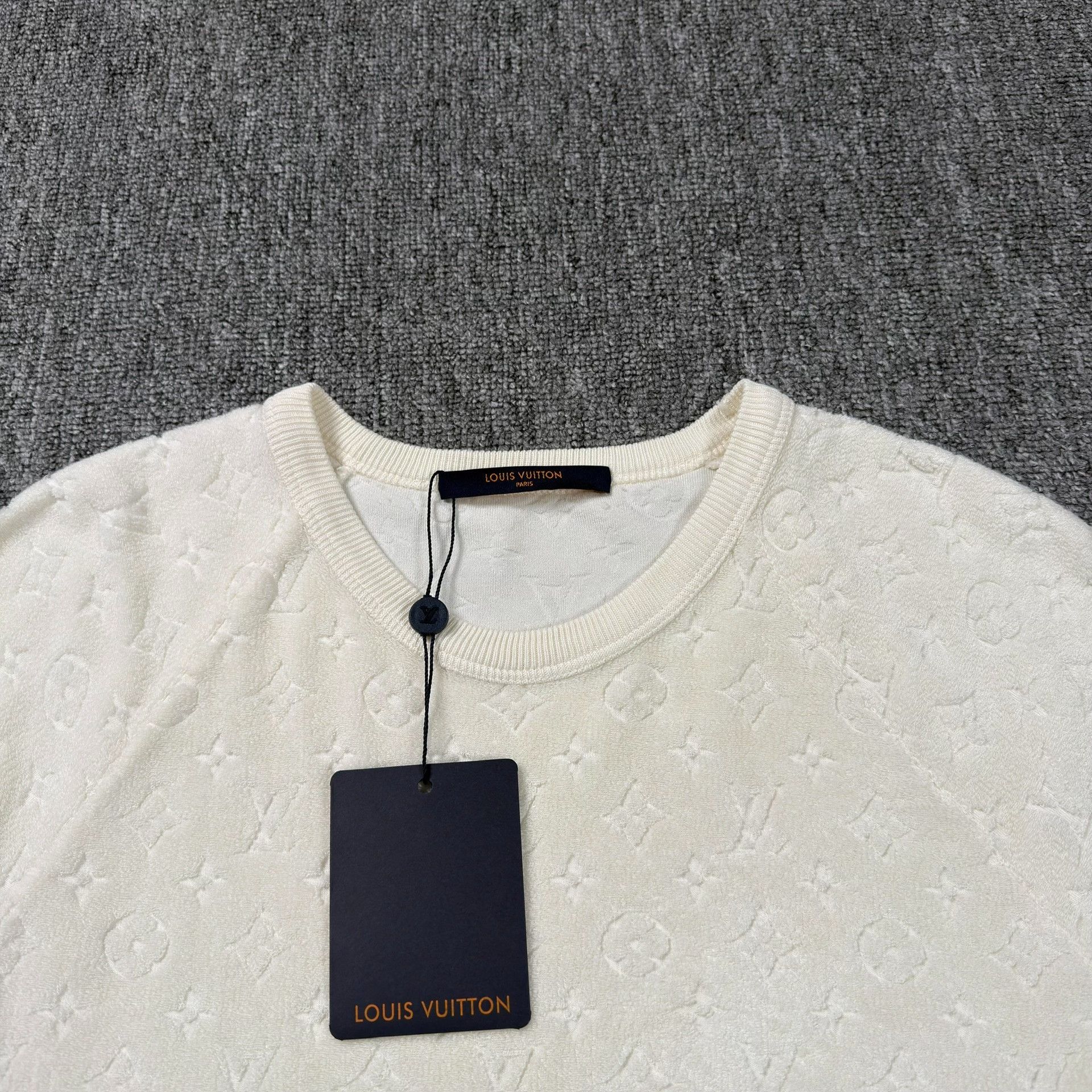 Louis Vuitton LV Beige Full-Print Towel-Bottom T-Shirt Size US L / EU 52-54 / 3 - 2 Thumbnail