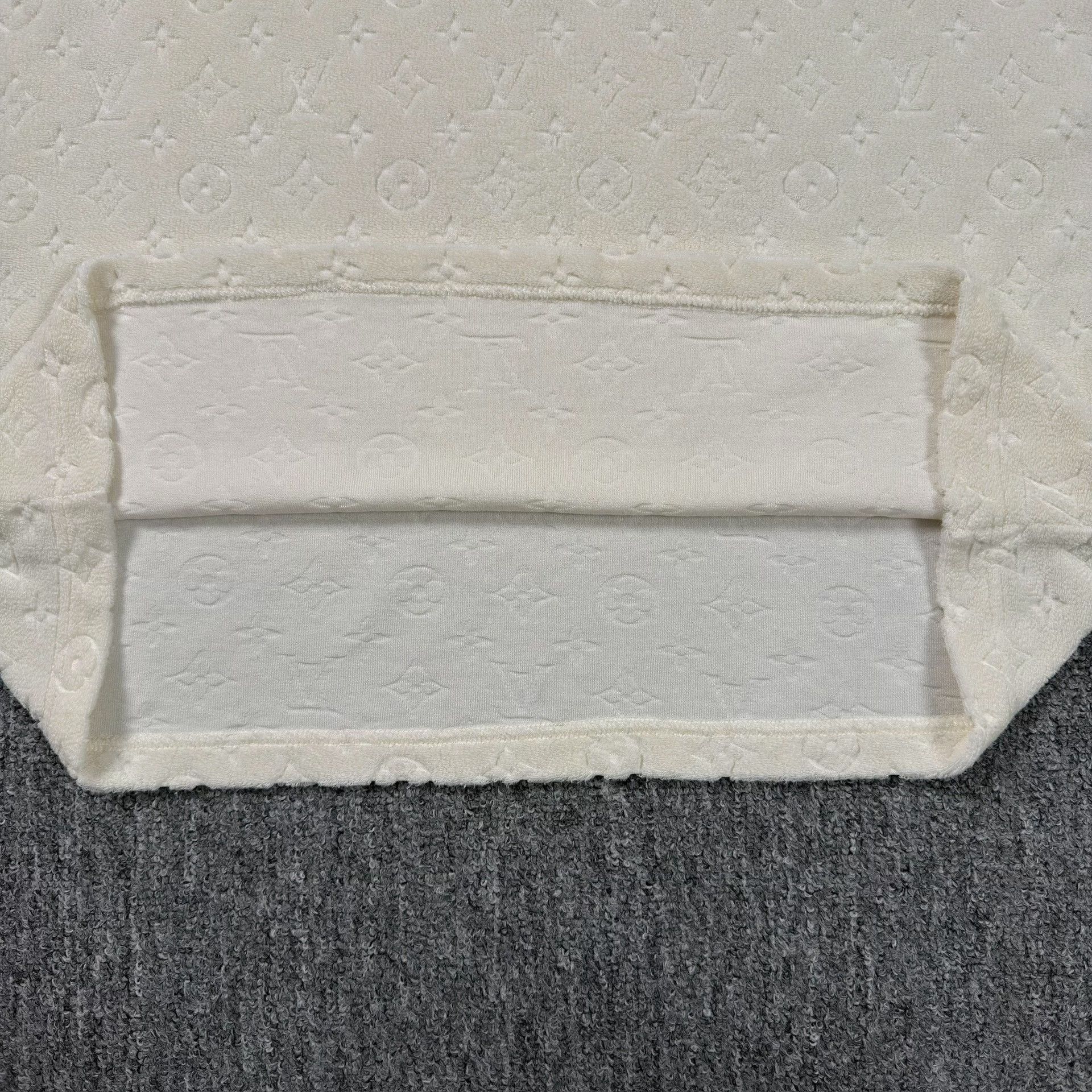 Louis Vuitton LV Beige Full-Print Towel-Bottom T-Shirt Size US L / EU 52-54 / 3 - 3 Thumbnail