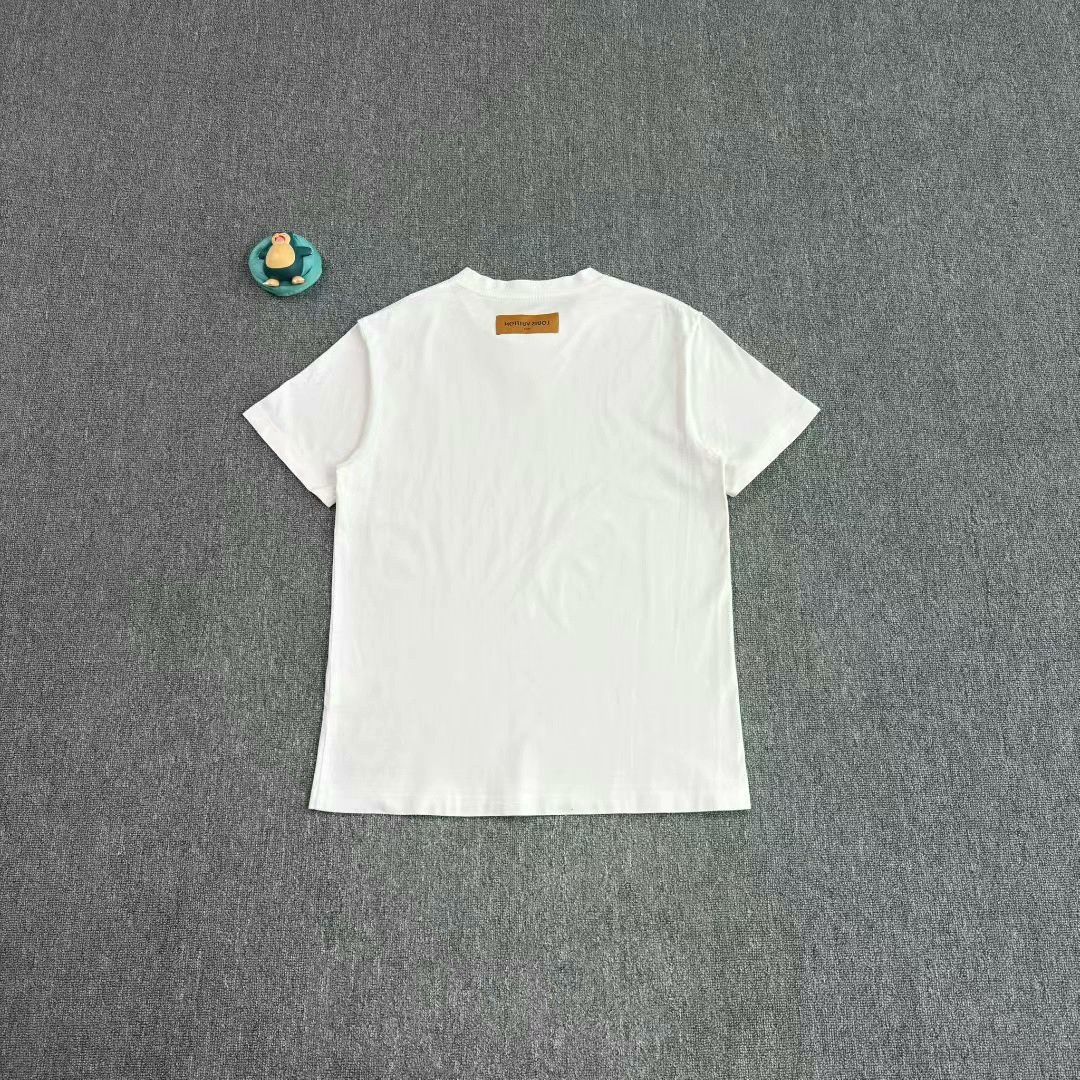 Louis Vuitton LV 25 Embossed Logo White Short-Sleeve Size US M / EU 48-50 / 2 - 2 Thumbnail