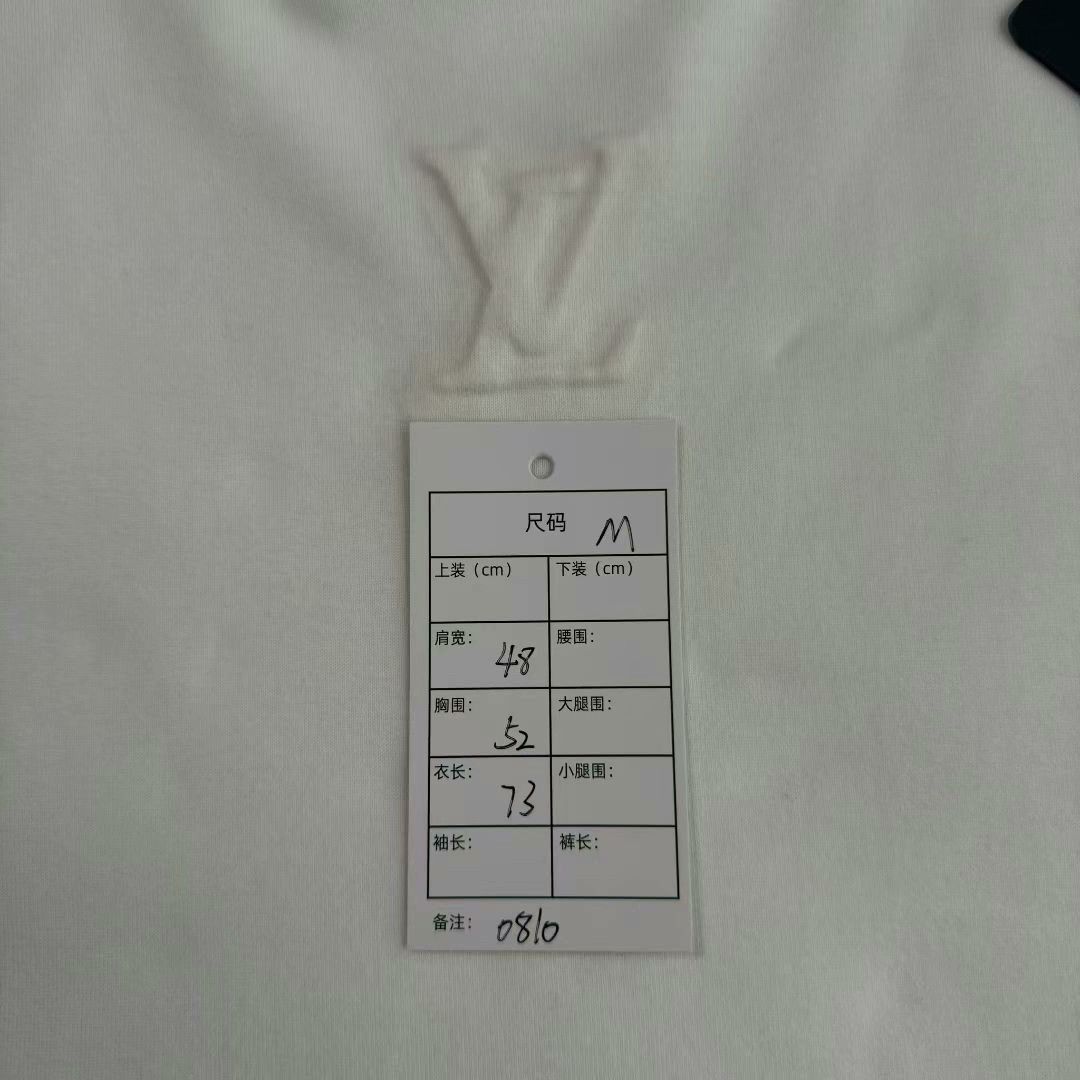 Louis Vuitton LV 25 Embossed Logo White Short-Sleeve Size US M / EU 48-50 / 2 - 5 Thumbnail