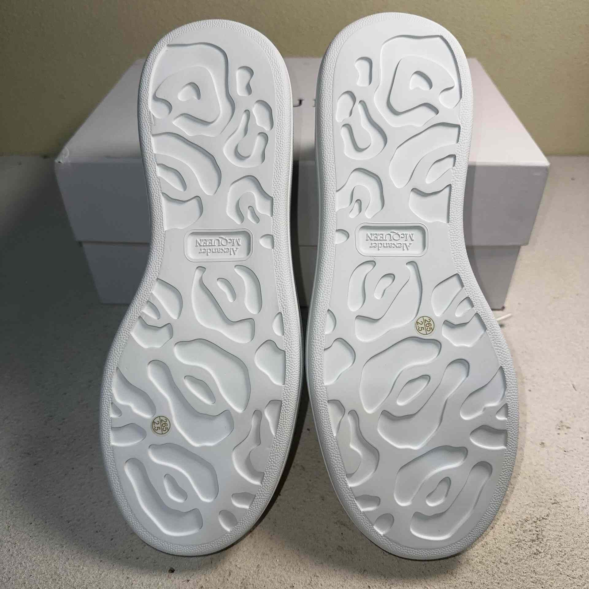 Alexander McQueen Alexander McQueen White Low-Top Sneakers Size US 10 / EU 43 - 4 Thumbnail