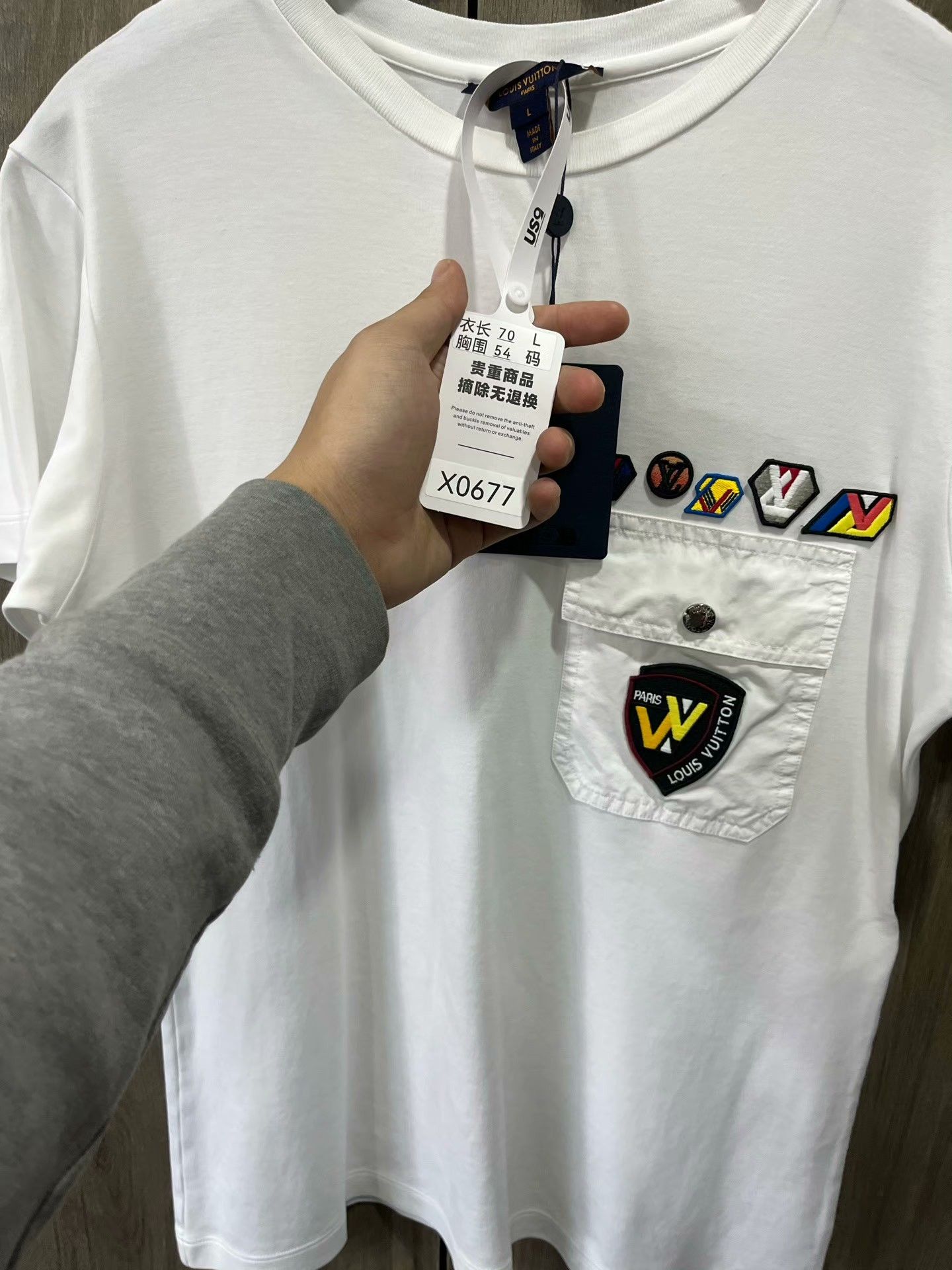 Louis Vuitton Louis Vuitton White Badge Pocket Embroidered Shirt Size US L / EU 52-54 / 3 - 6 Thumbnail