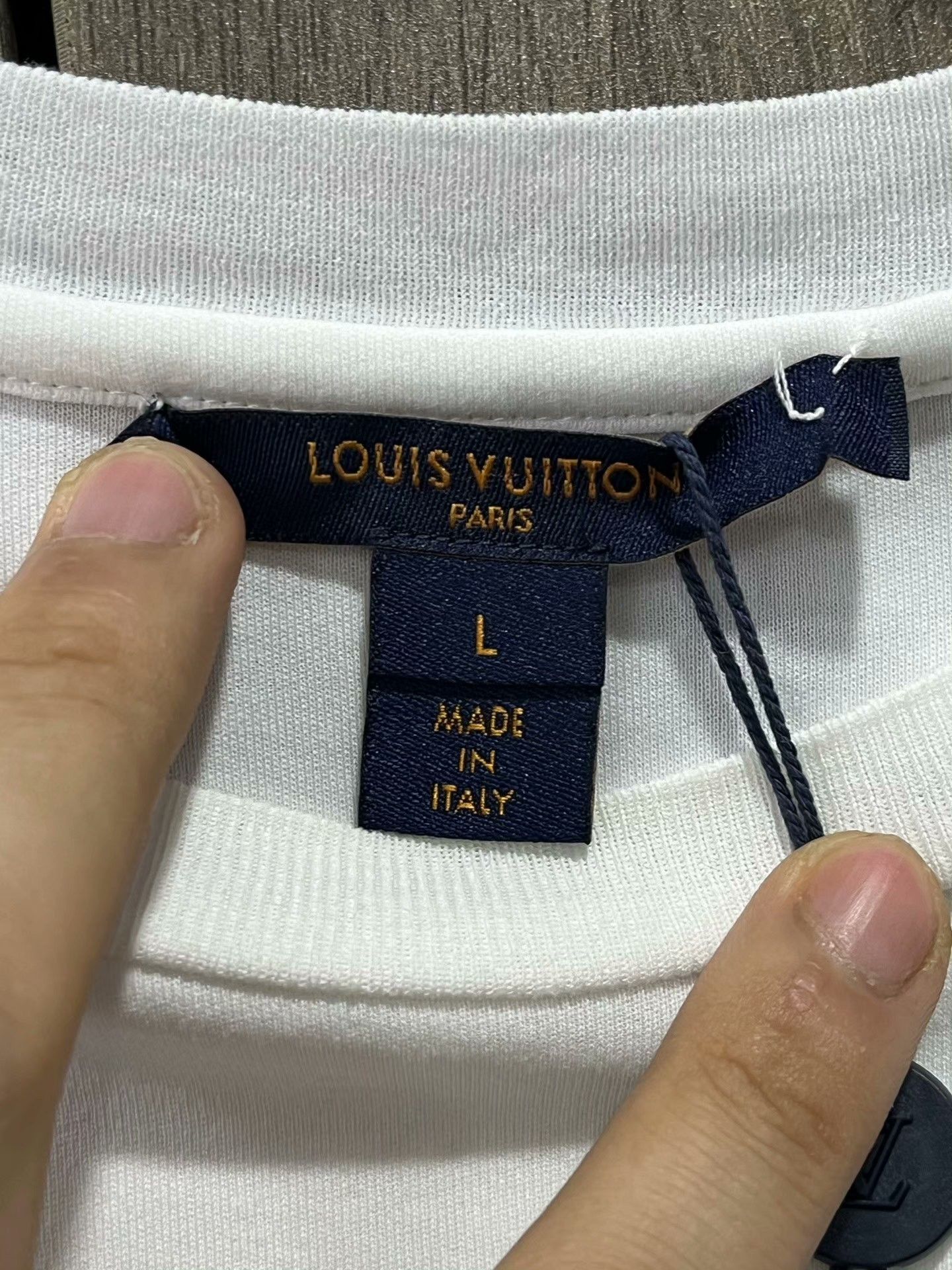 Louis Vuitton Louis Vuitton White Badge Pocket Embroidered Shirt Size US L / EU 52-54 / 3 - 8 Thumbnail