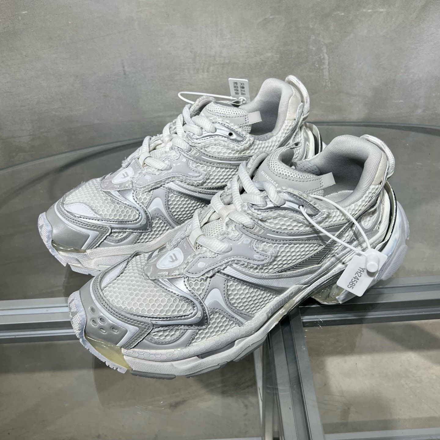 Balenciaga Balenciaga Runner 2.0 Silver-White Size US 8 / EU 41 - 2 Thumbnail