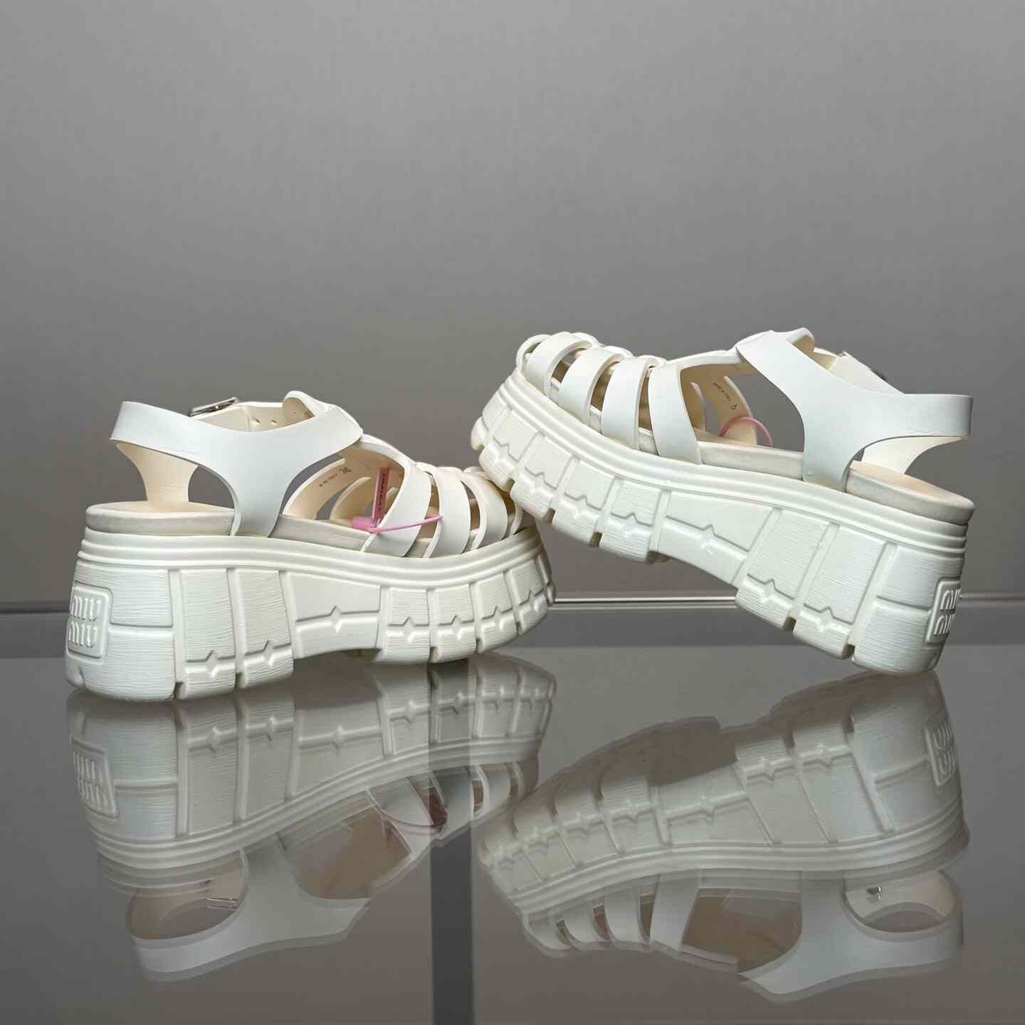 Miu Miu MIU MIU Beige Platform Roman Sandals Size US 5 / IT 35 - 6 Thumbnail