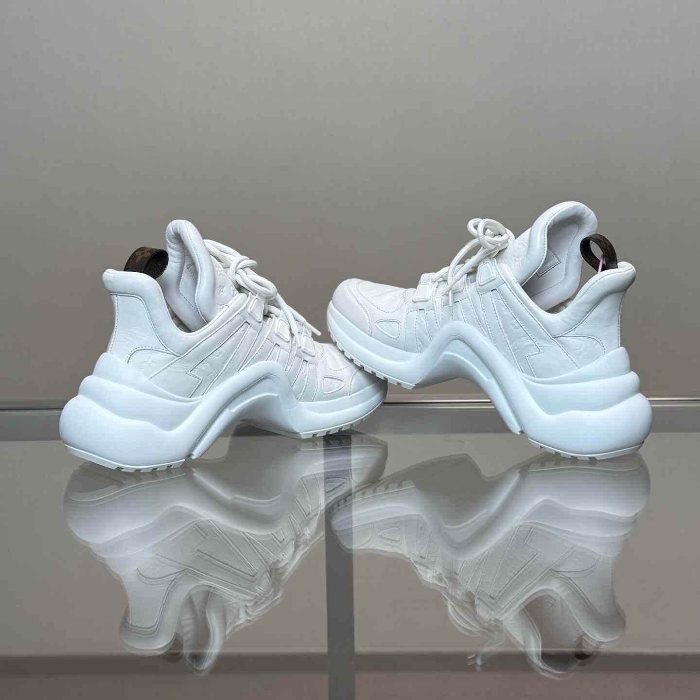 Louis Vuitton Louis Vuitton Archlight White Embossed Dad Shoes Size US 7 / IT 37 - 6 Thumbnail