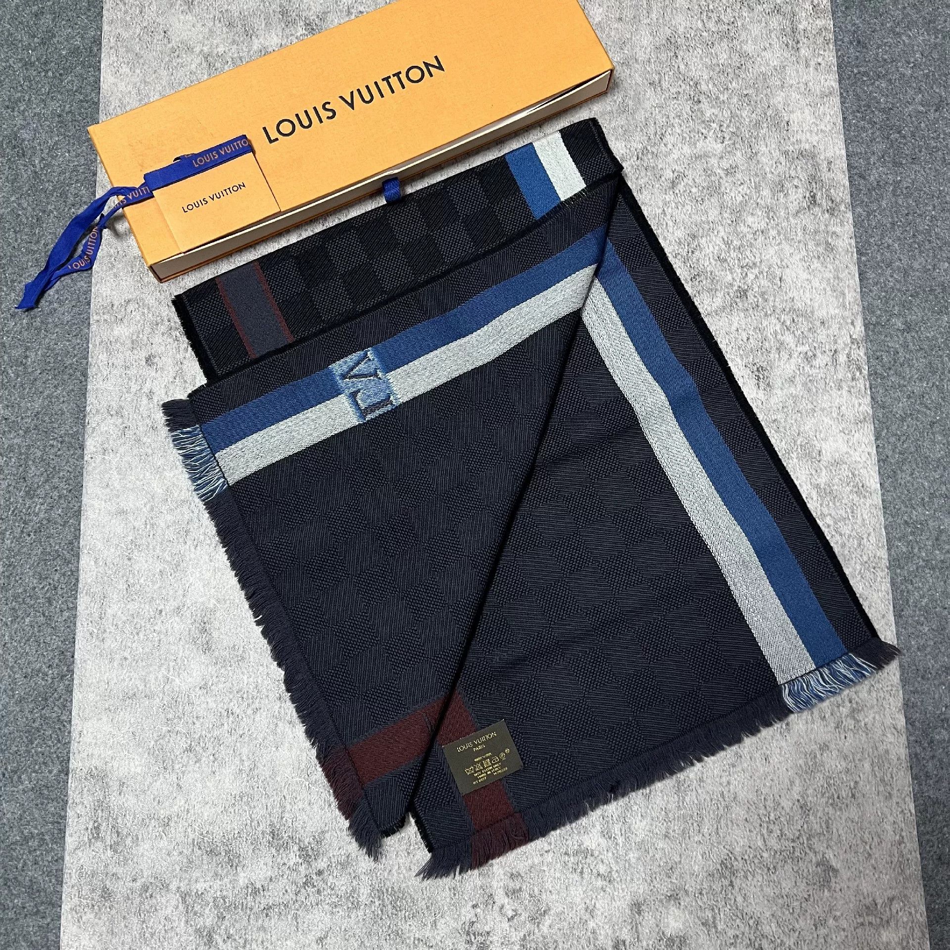 Louis Vuitton Louis Vuitton Damier Check Scarf Size ONE SIZE - 2 Thumbnail