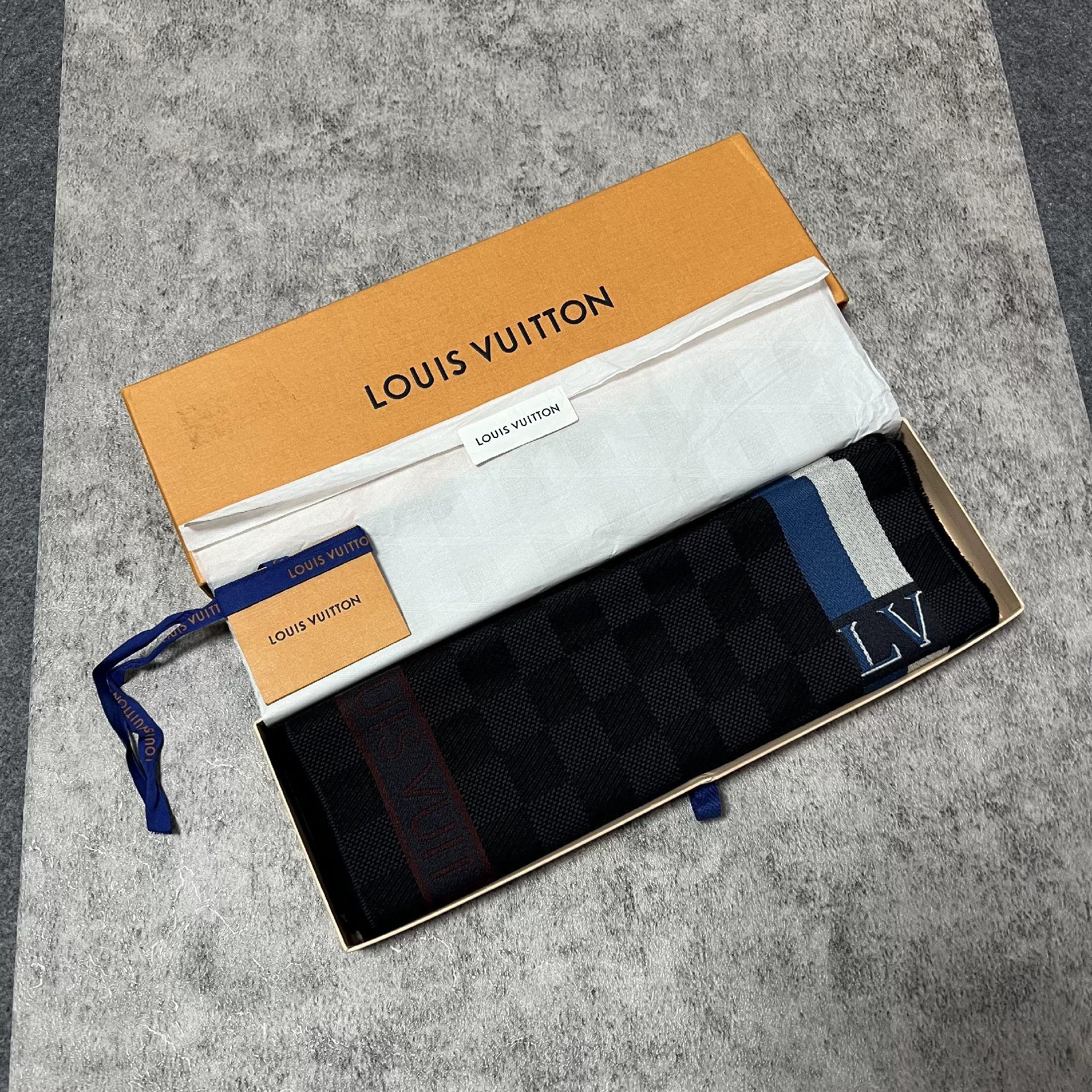 Louis Vuitton Louis Vuitton Damier Check Scarf Size ONE SIZE - 4 Thumbnail