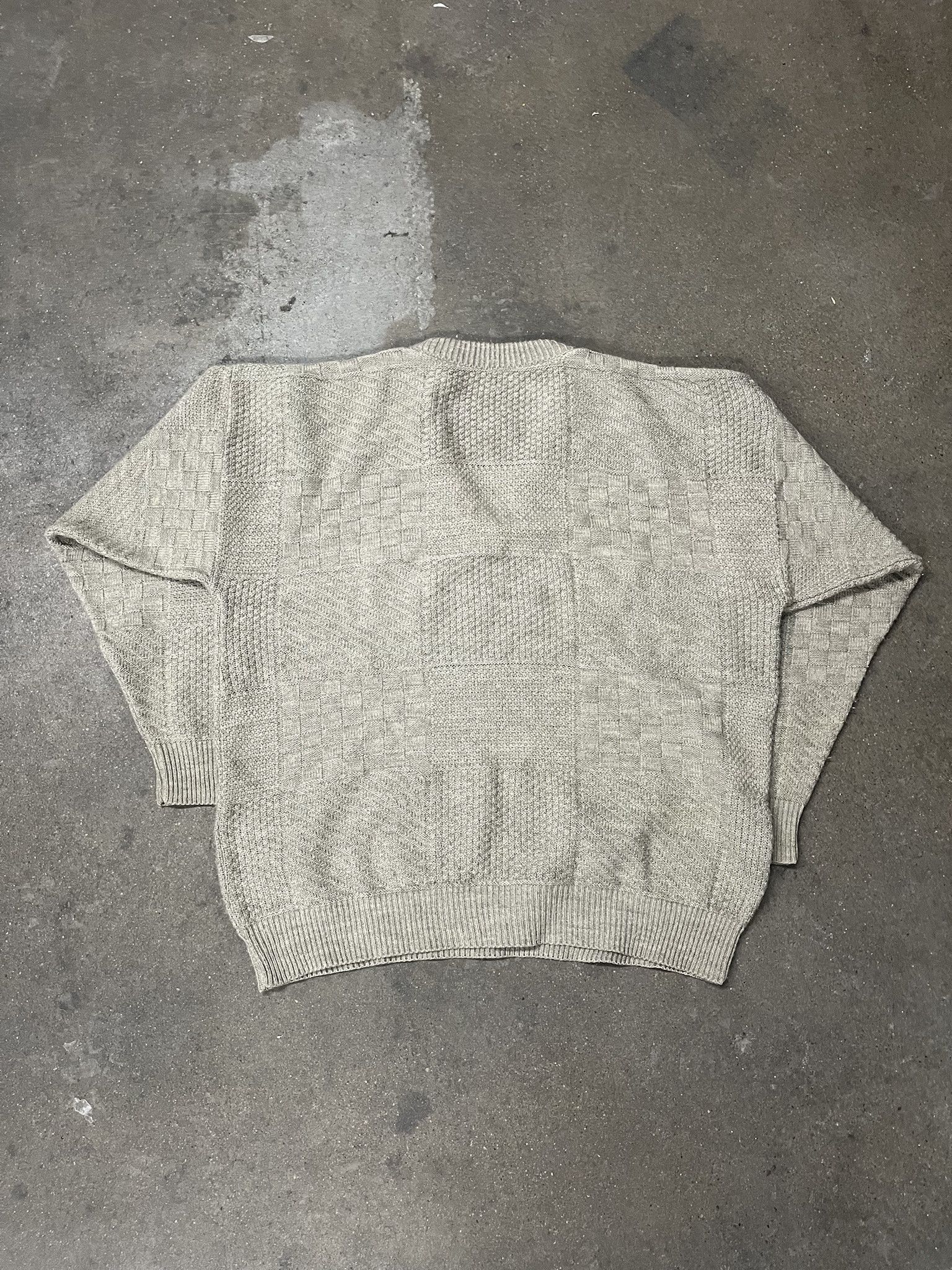 Vintage Vintage 2000s Tonal Taupe 3D Knit V Neck Sweater Size L Size US L / EU 52-54 / 3 - 2 Thumbnail