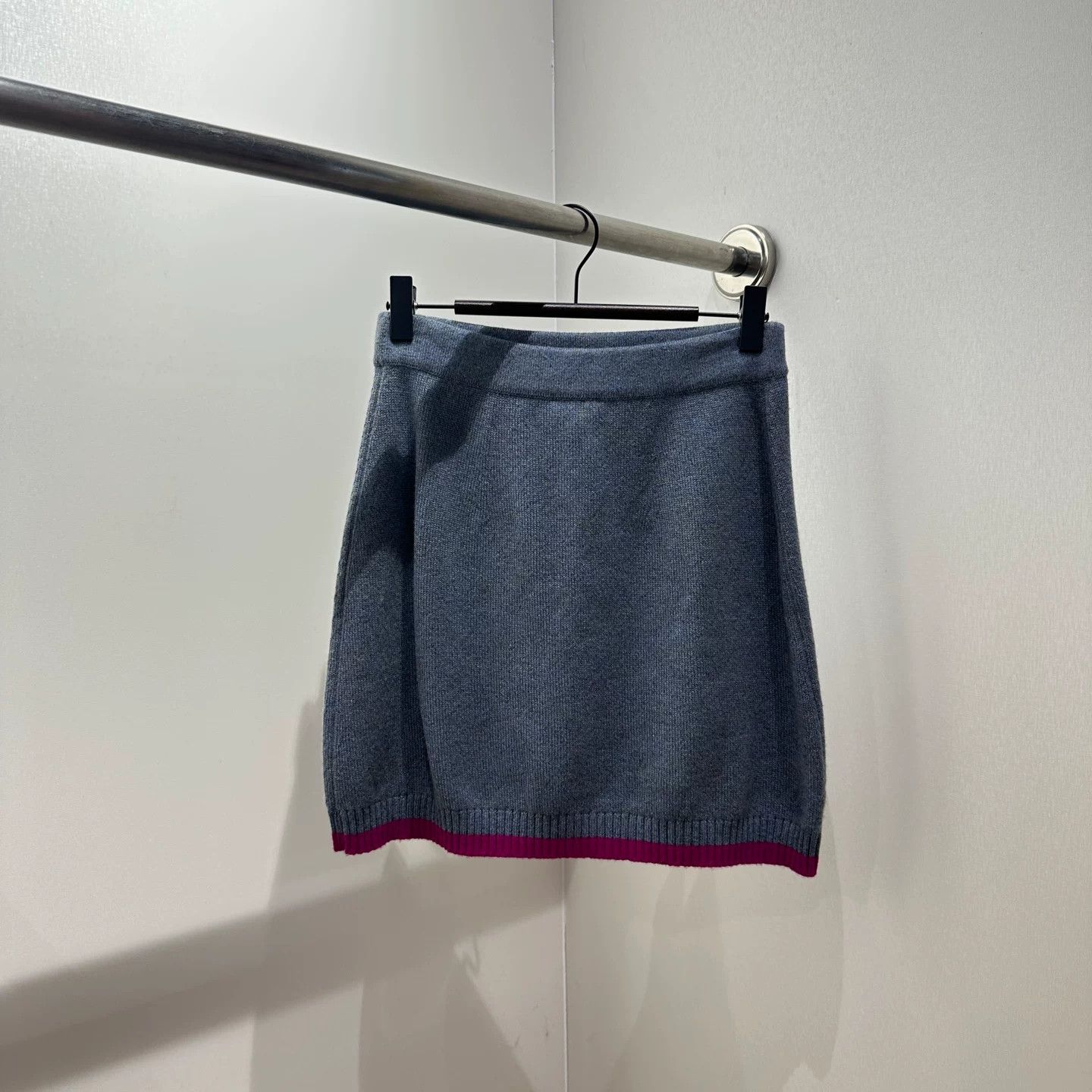 Chanel Chanel Color-Blocked Logo Clasp Cashmere Skirt Size 34" / US 12 / IT 48 - 2 Thumbnail