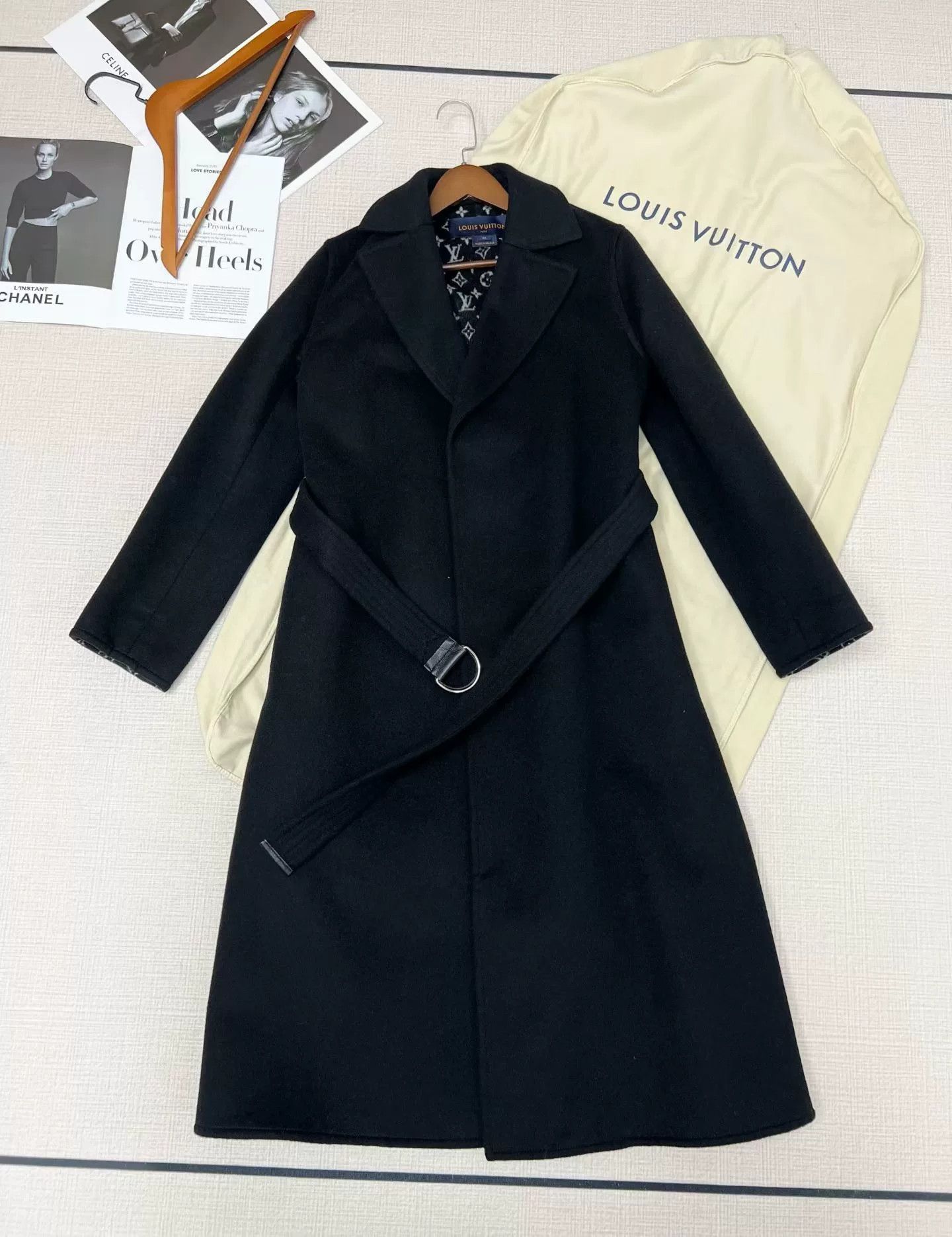 Louis Vuitton Louis Vuitton Long Coat with Logo Lining Size XXS / US 00 / IT 34 - 2 Thumbnail