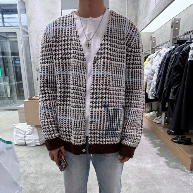 Louis Vuitton Louis Vuitton Houndstooth V-Neck Cardigan Size US XL / EU 56 / 4 - 9 Thumbnail