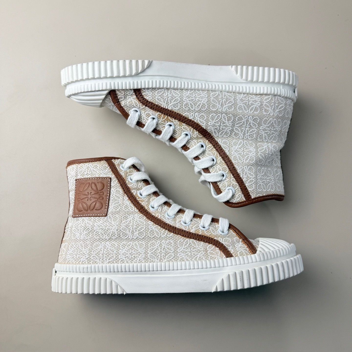 Loewe Loewe Logo Print High-Top Casual Shoes Size US 4 / IT 34 - 4 Thumbnail