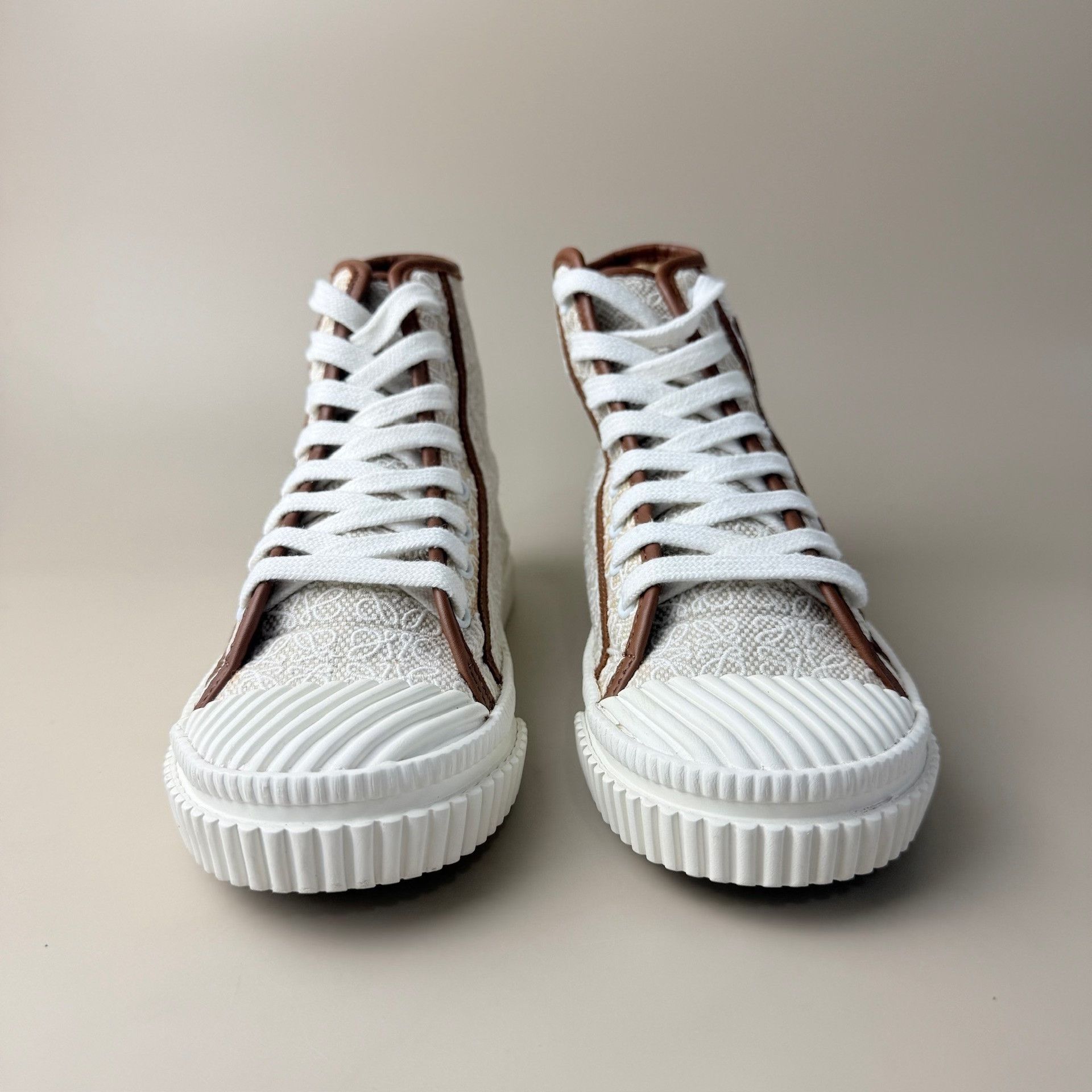 Loewe Loewe Logo Print High-Top Casual Shoes Size US 4 / IT 34 - 2 Thumbnail