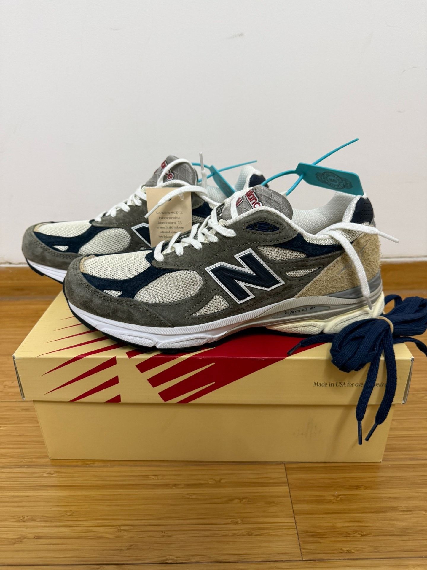 New Balance New Balance 990 V3 USA Made Sneakers Size US 10 / EU 43 - 4 Thumbnail