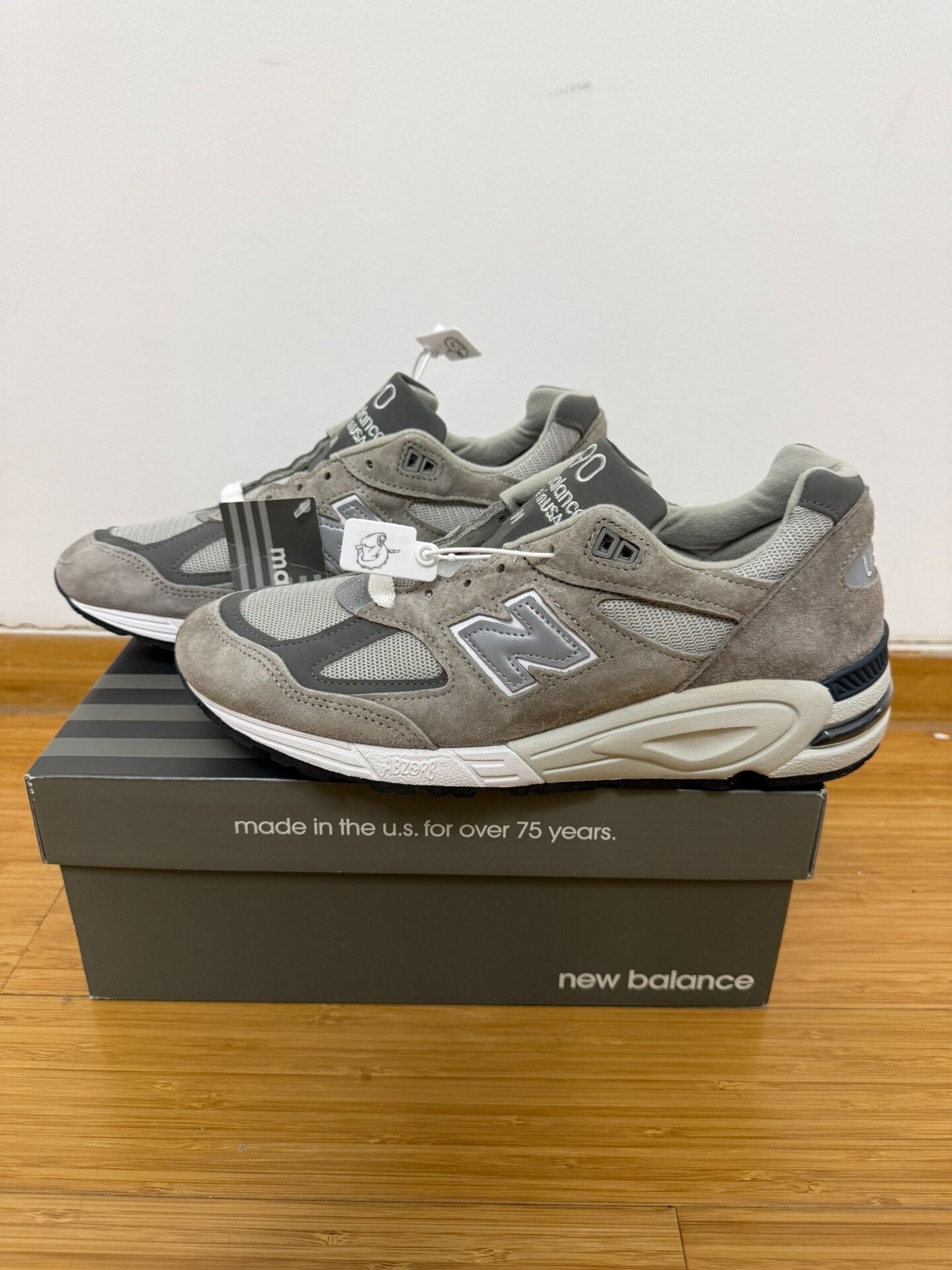 New Balance New Balance 990 V2 M990GR2 Gray Size US 10 / EU 43 - 4 Thumbnail