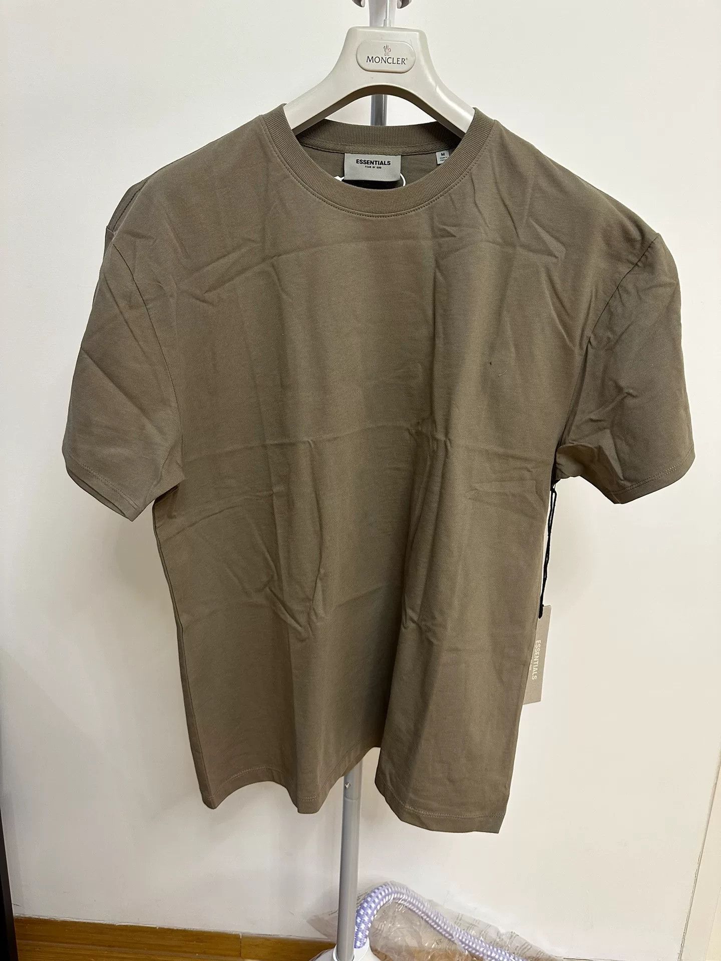 Fear of God FOG Essentials SS21 Taupe Short Sleeve M Size US M / EU 48-50 / 2 - 2 Thumbnail