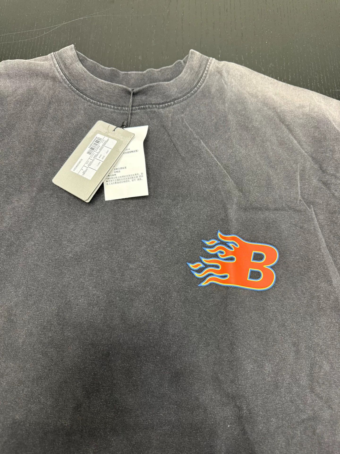 Balenciaga Balenciaga Flame Logo Reversible Short Sleeve Tee Size US S / EU 44-46 / 1 - 3 Thumbnail