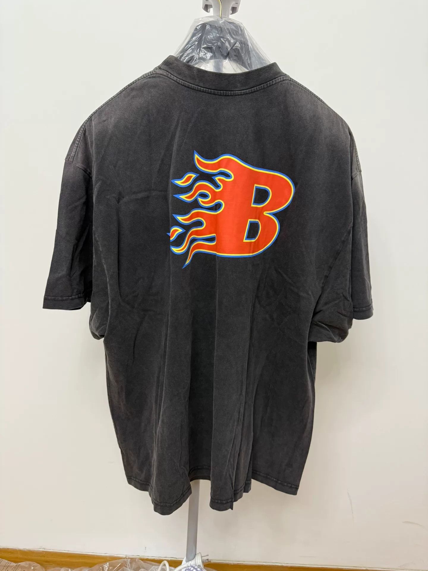 Balenciaga Balenciaga Flame Logo Reversible Short Sleeve Tee Size US S / EU 44-46 / 1 - 2 Thumbnail