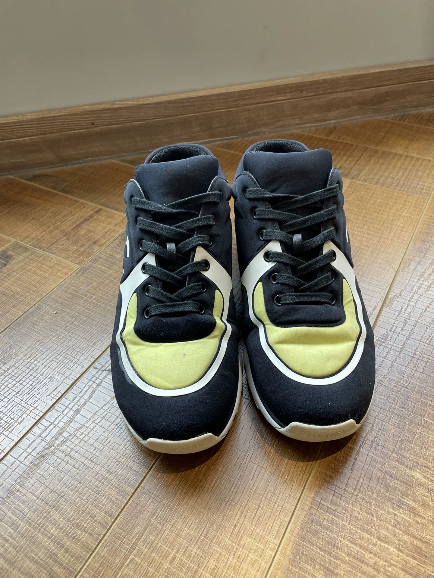 Chanel Chanel Low-Top Sneakers Size US 9 / EU 42 - 2 Thumbnail