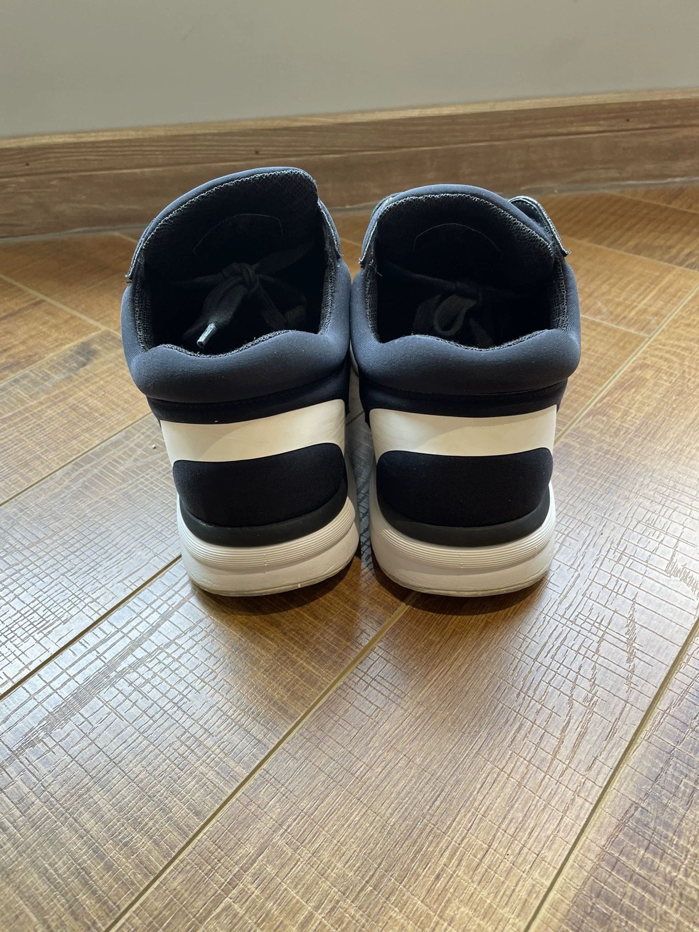 Chanel Chanel Low-Top Sneakers Size US 9 / EU 42 - 4 Thumbnail