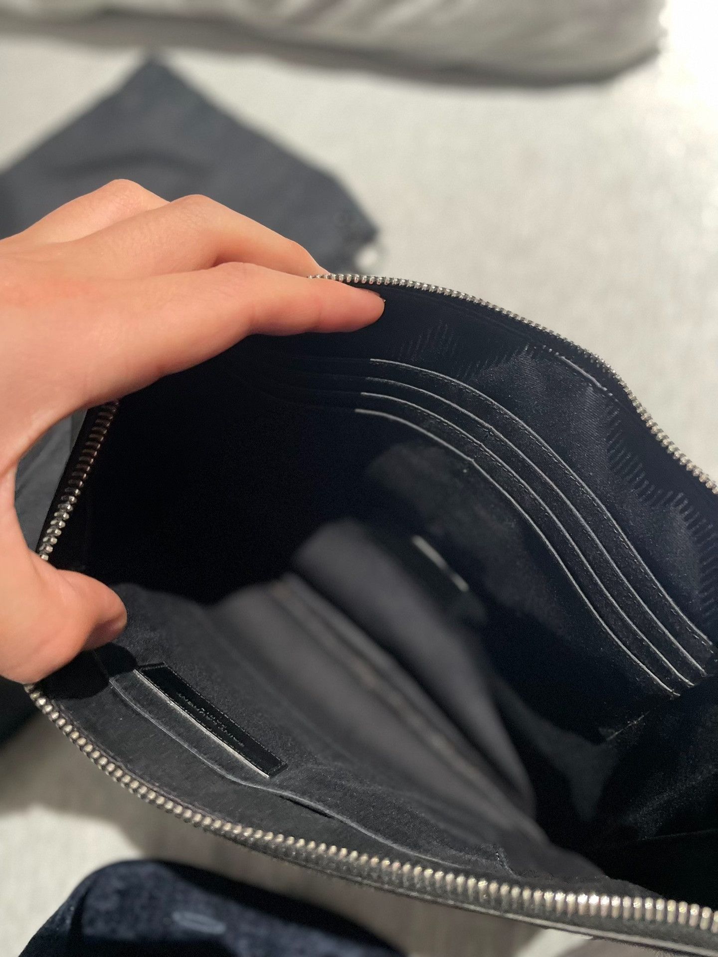 Saint Laurent Paris SLP Saint Laurent Handbag Size ONE SIZE - 4 Thumbnail