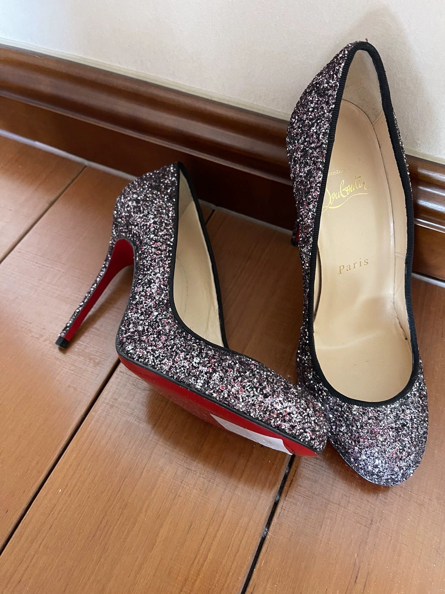 Christian Louboutin Christian Louboutin Red Sole Sequin Heels Size US 5 / IT 35 - 3 Thumbnail
