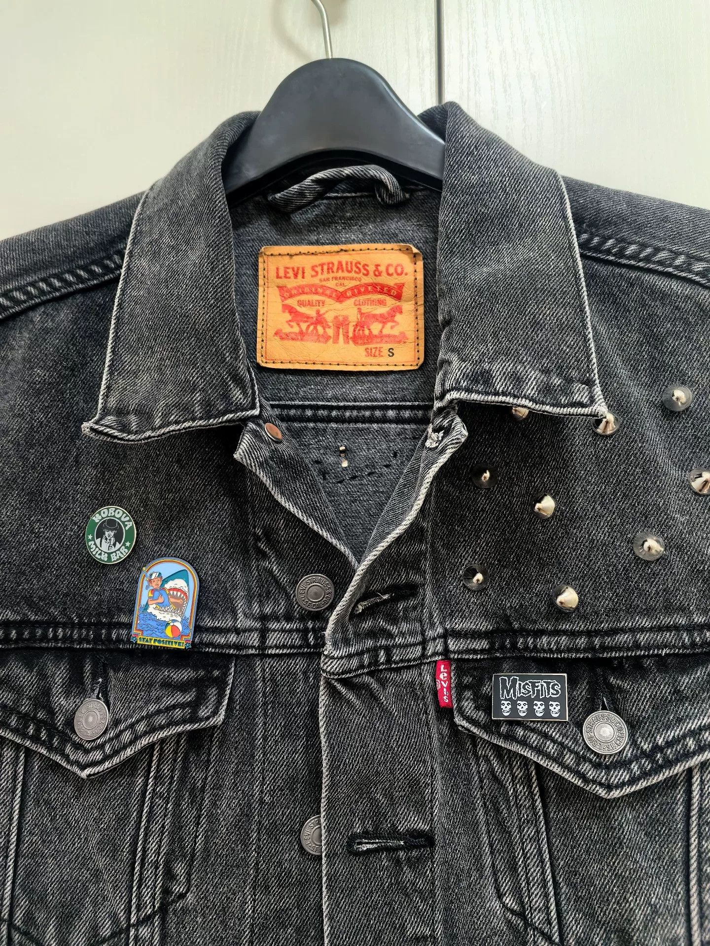 Levi's Punk Levis Denim Jacket Rivets Patches Badges Size US S / EU 44-46 / 1 - 4 Thumbnail
