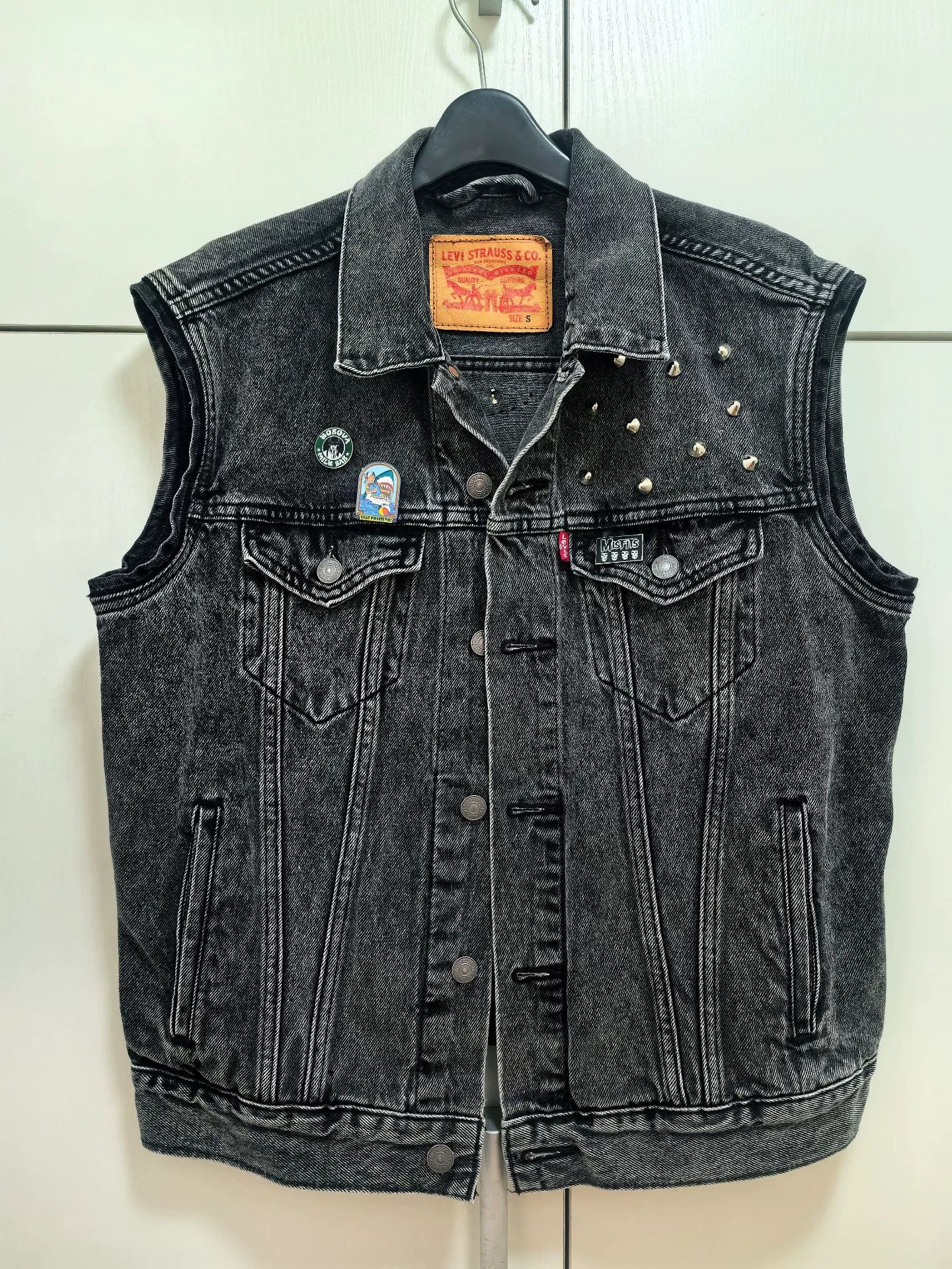Levi's Punk Levis Denim Jacket Rivets Patches Badges Size US S / EU 44-46 / 1 - 2 Thumbnail