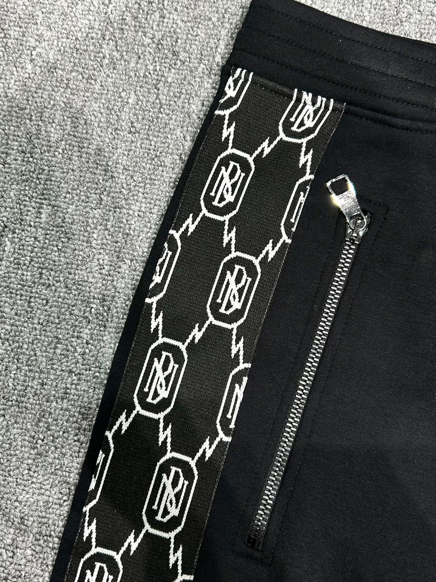 Neil Barrett Neil Barrett Men's Sweatpants Size US 34 / EU 50 - 2 Thumbnail