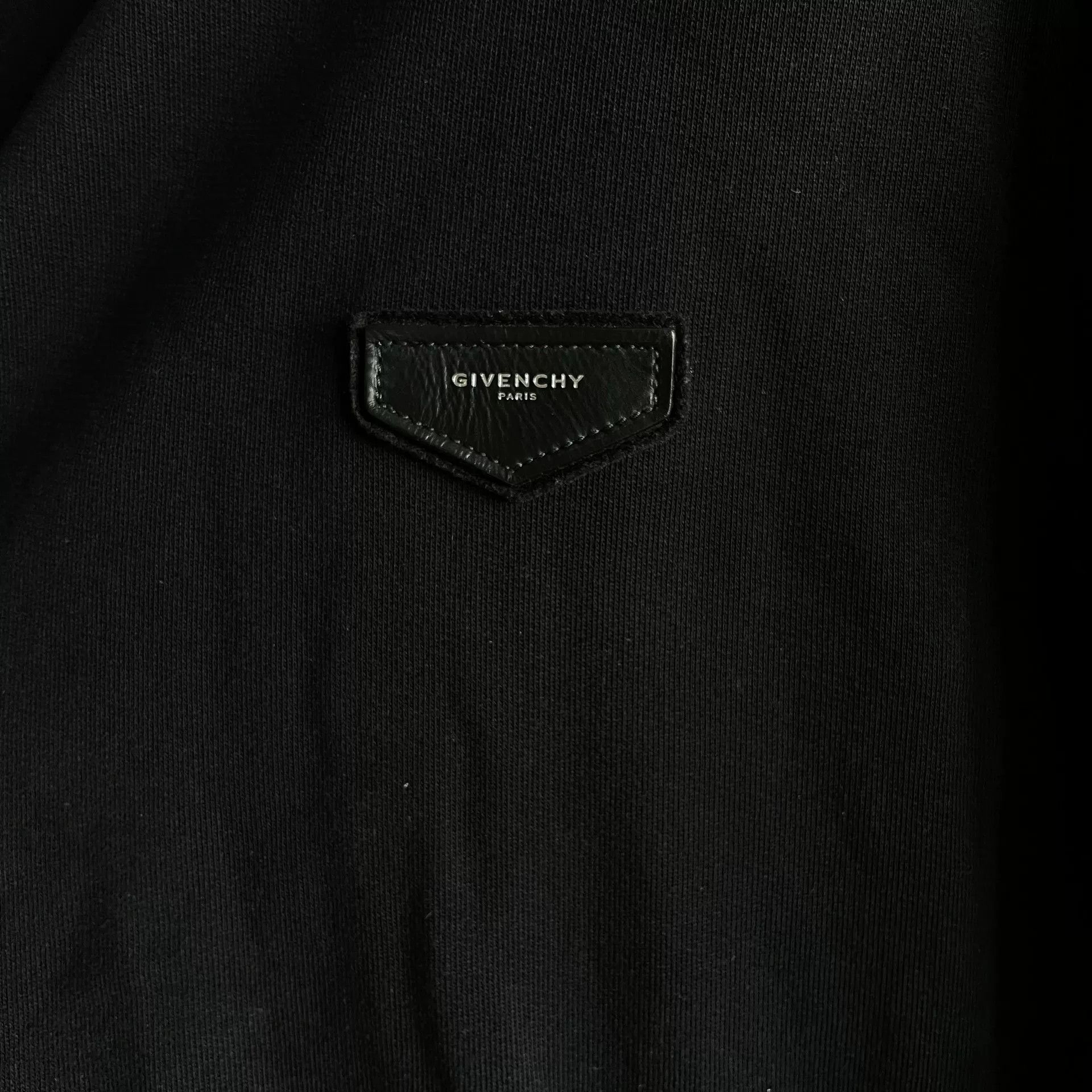Givenchy Givenchy Chest Leather Patch Oversized Sweatshirt M Size US M / EU 48-50 / 2 - 2 Thumbnail