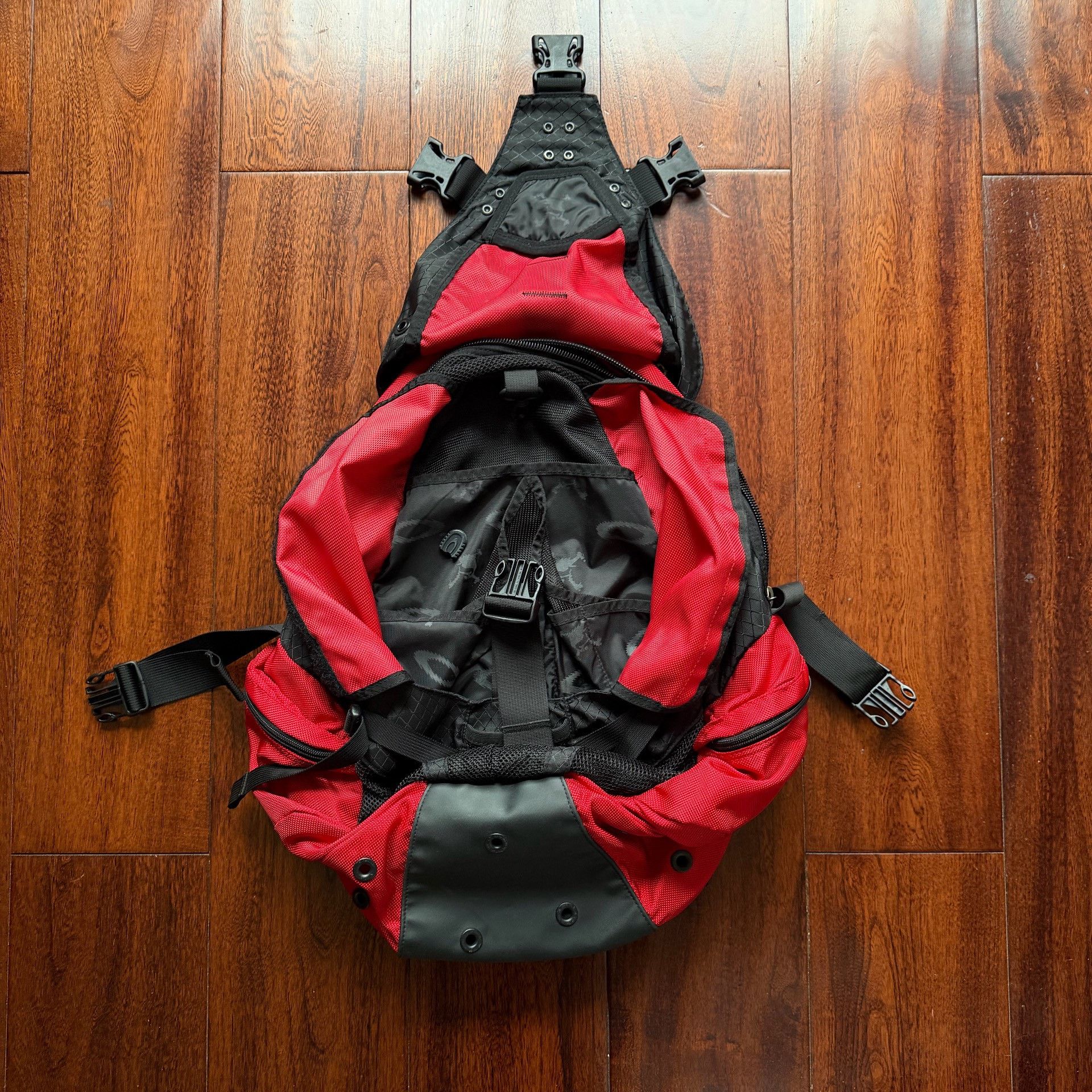 Vintage Vintage Oakley 00s Tactical Backpack Size ONE SIZE - 2 Thumbnail