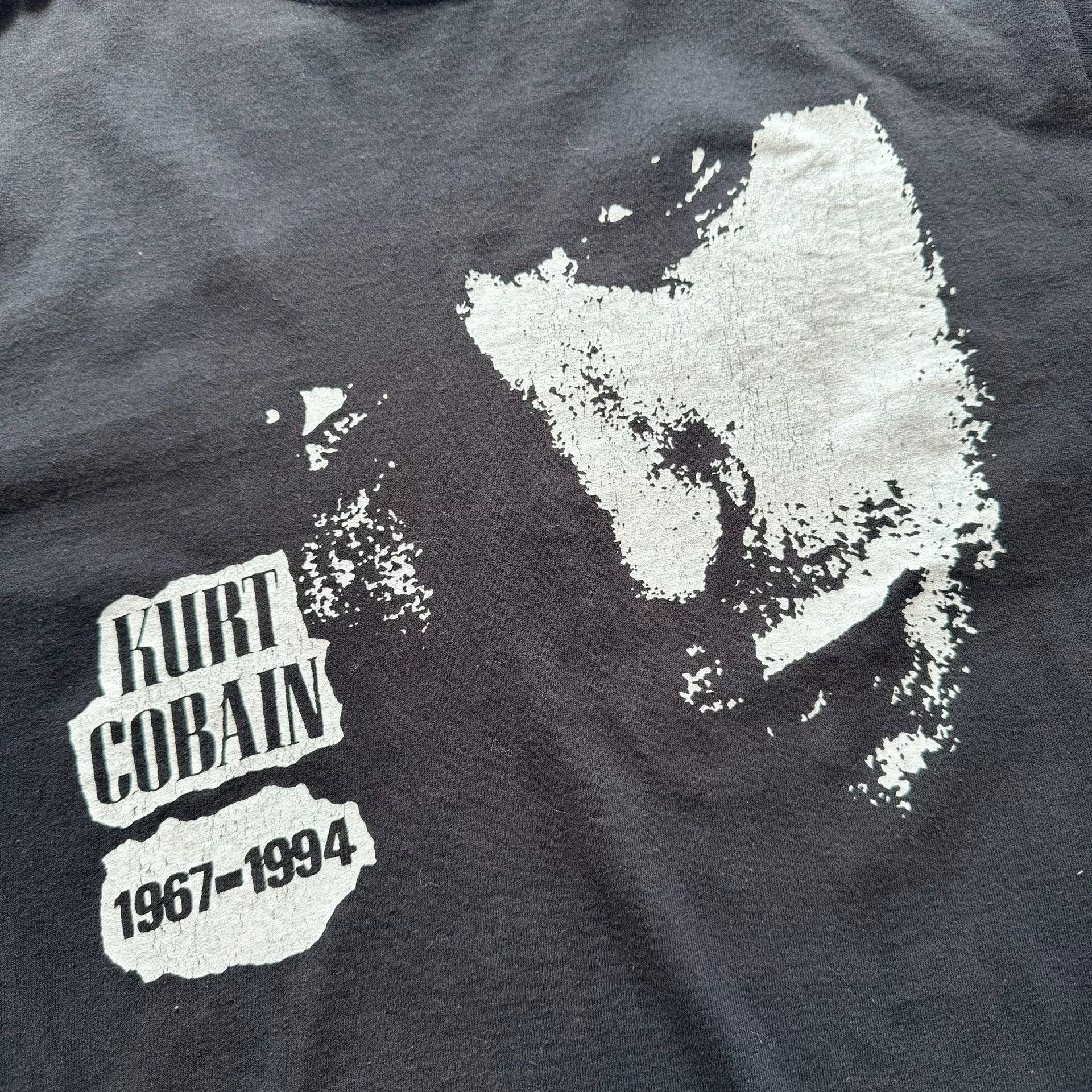 Vintage Vintage 00s Kurt Cobain Nirvana Band Tee Size US M / EU 48-50 / 2 - 3 Thumbnail
