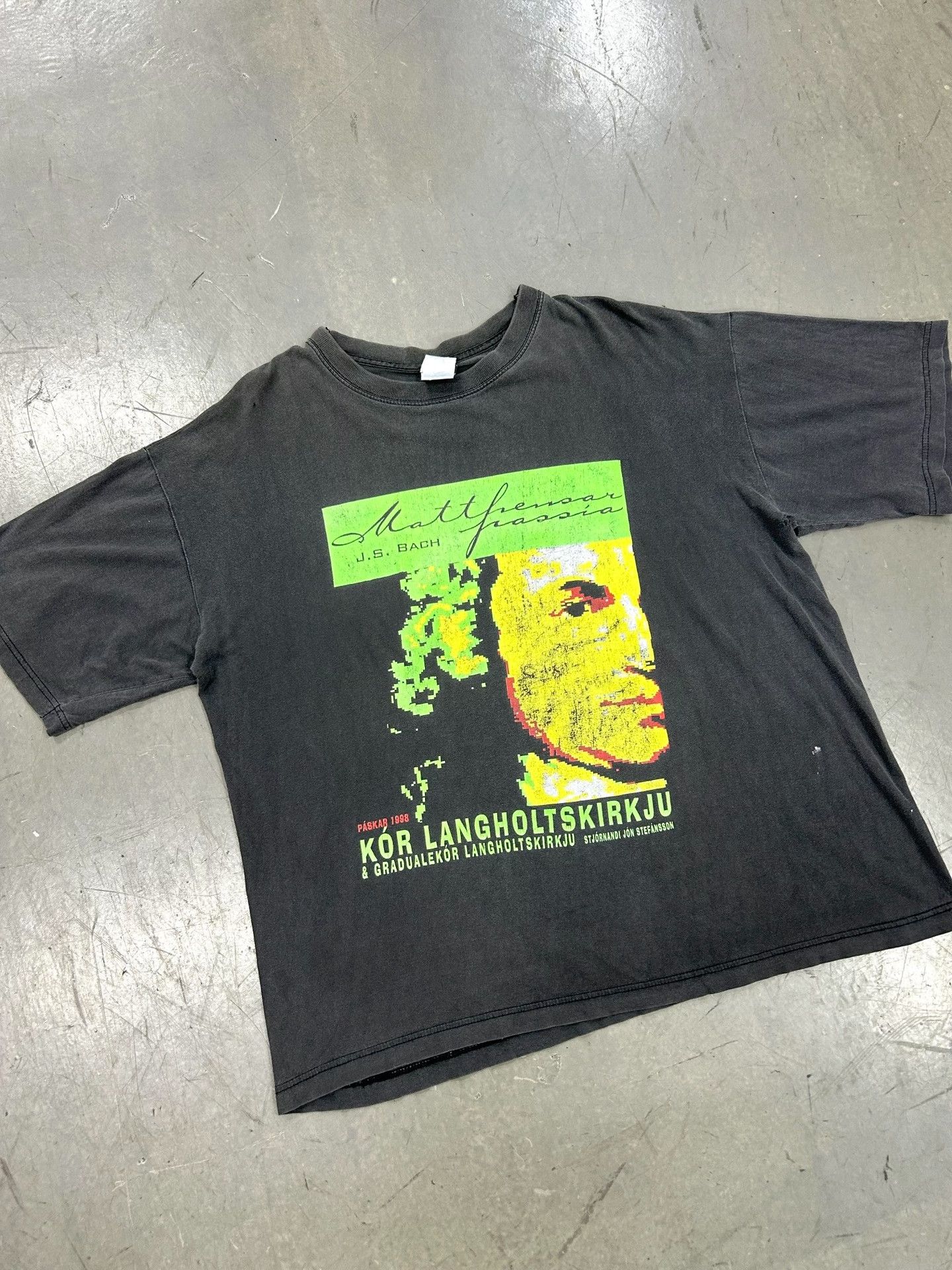 Vintage Vintage 90s J.S. Bach Faded Tee Size US M / EU 48-50 / 2 - 2 Thumbnail