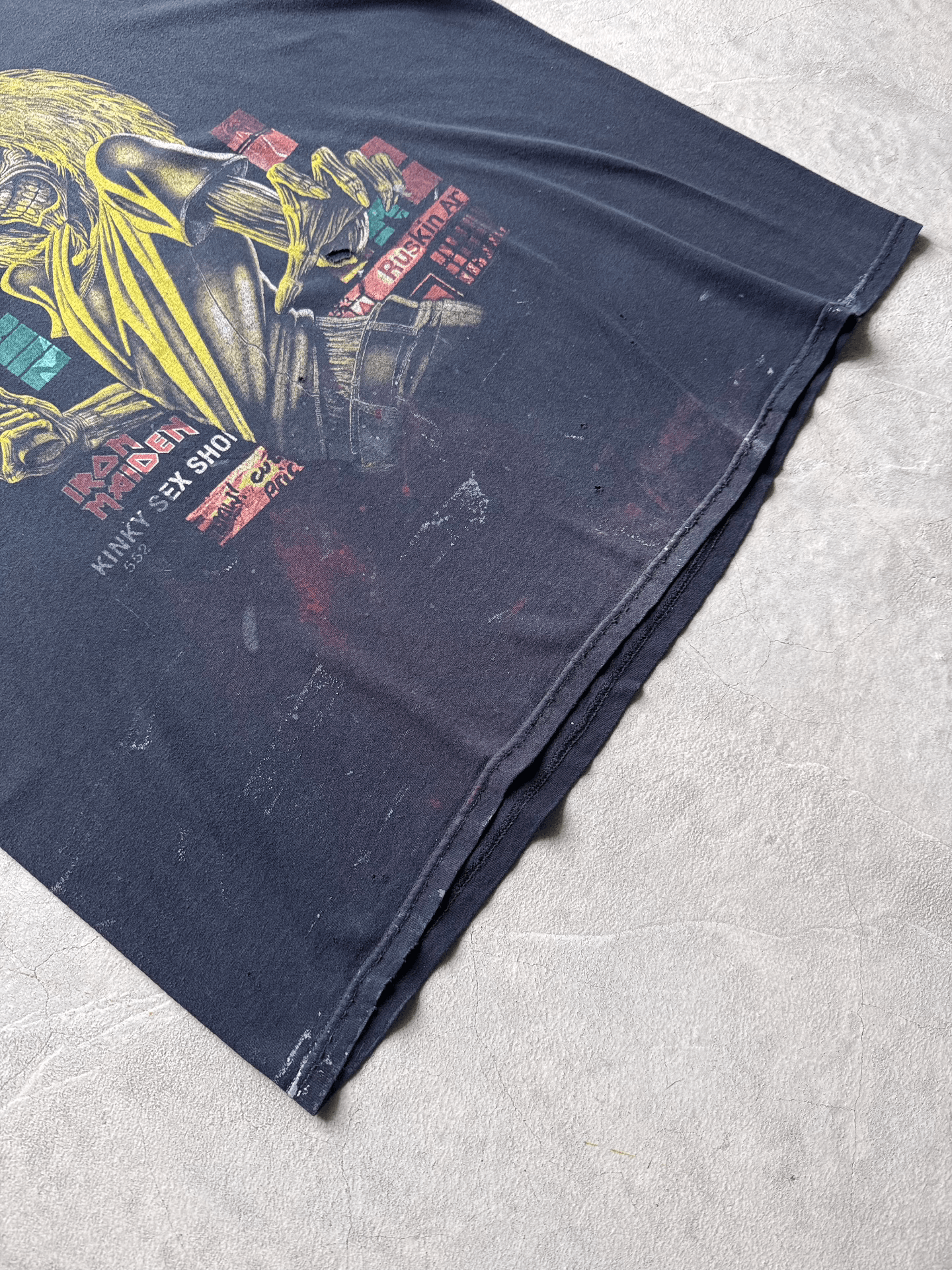 Vintage Vintage Iron Maiden 2012 Tour Band Tee Size US XXL / EU 58 / 5 - 2 Thumbnail