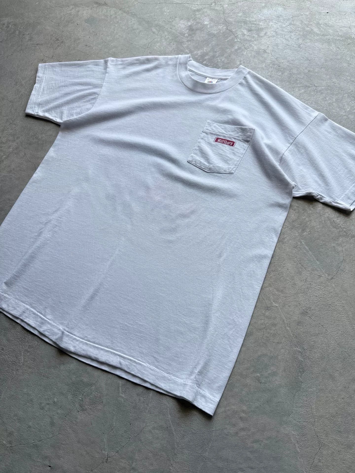 Vintage Vintage 90s Marlboro Pocket Tee Size US XL / EU 56 / 4 - 3 Thumbnail