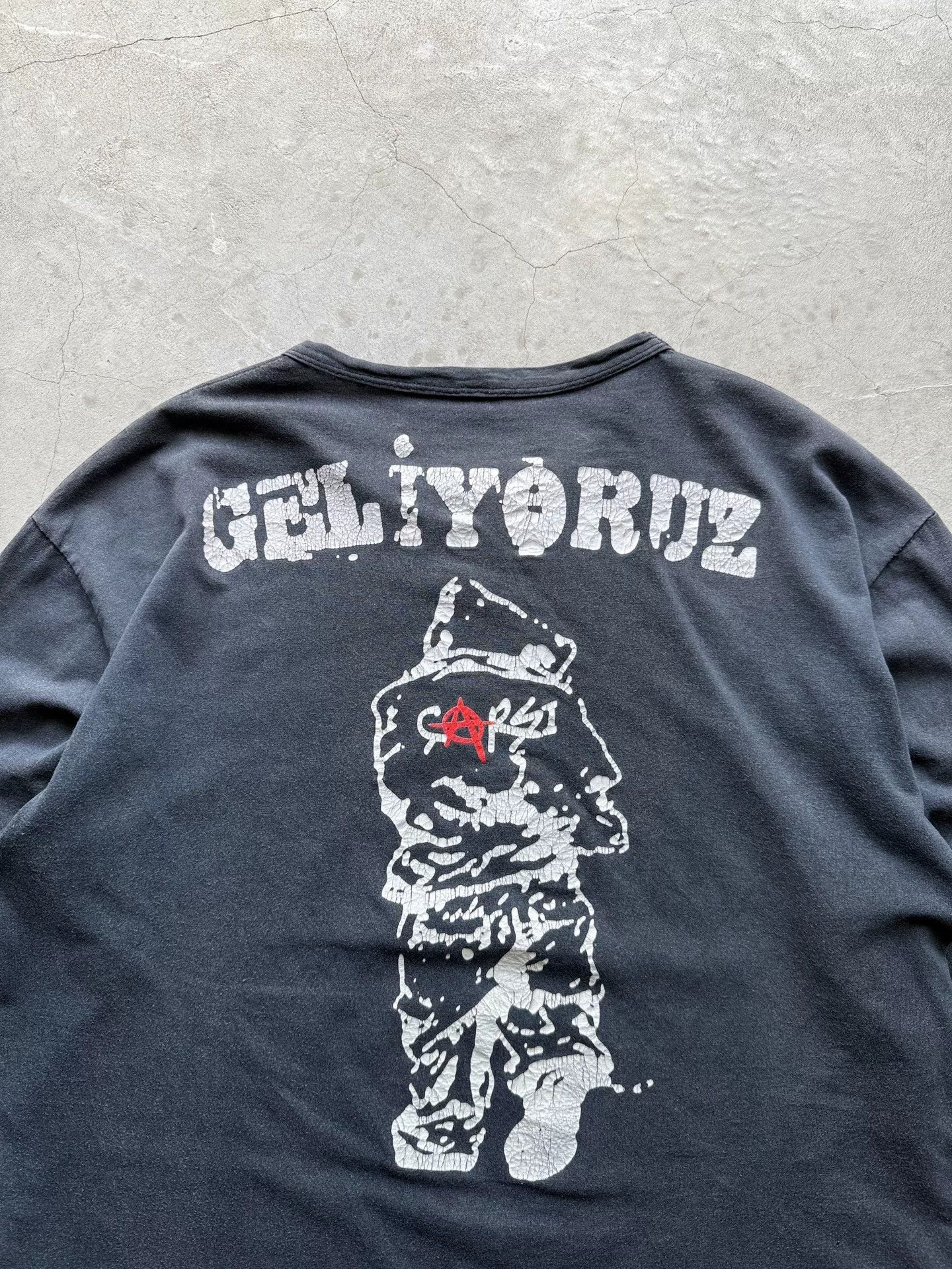 Vintage Vintage 90s Grup Yorum Geliyoruz Band Tee Size US L / EU 52-54 / 3 - 6 Thumbnail