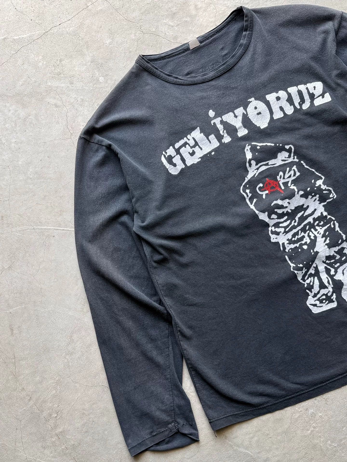 Vintage Vintage 90s Grup Yorum Geliyoruz Band Tee Size US L / EU 52-54 / 3 - 3 Thumbnail