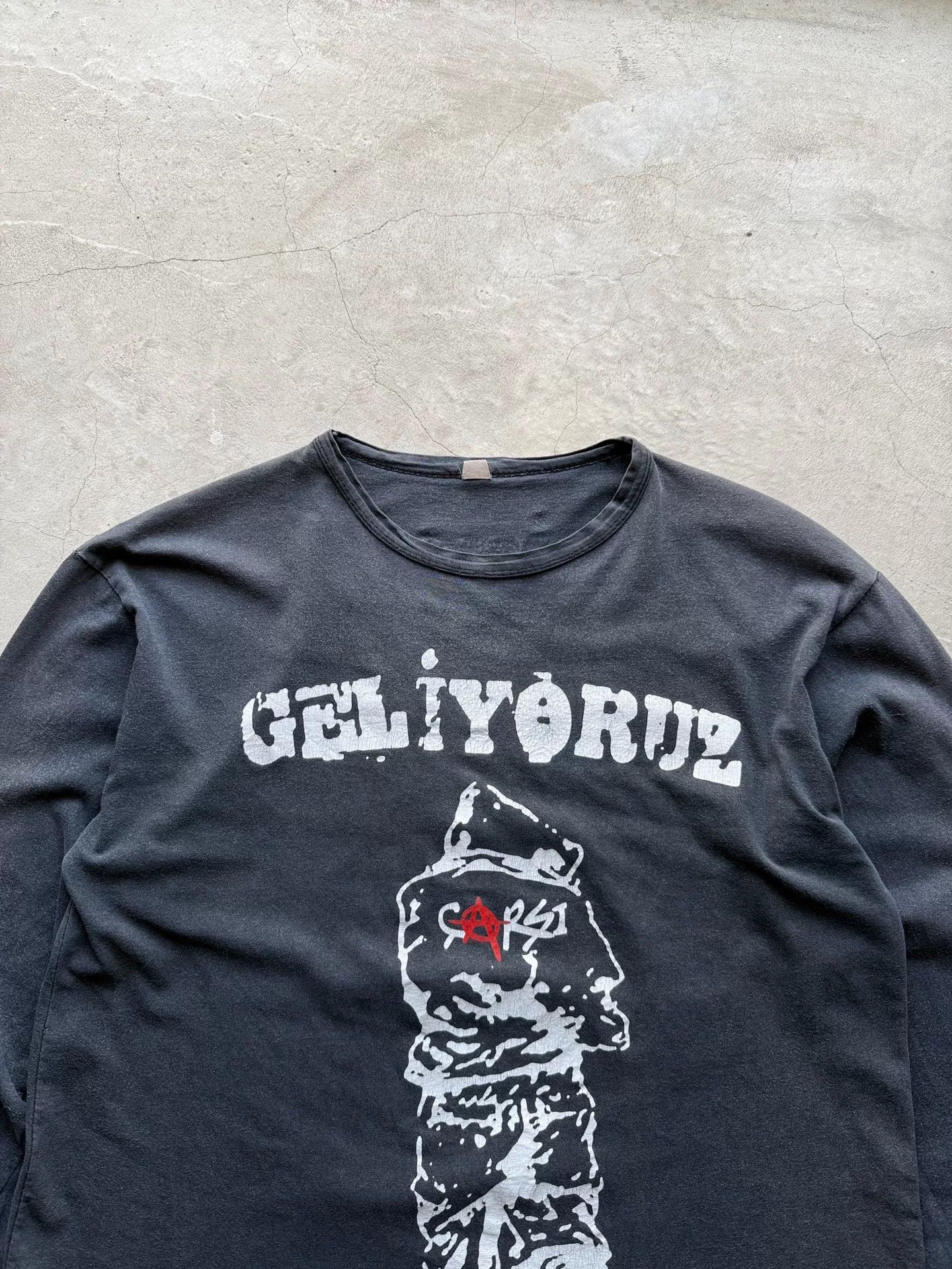 Vintage Vintage 90s Grup Yorum Geliyoruz Band Tee Size US L / EU 52-54 / 3 - 2 Thumbnail